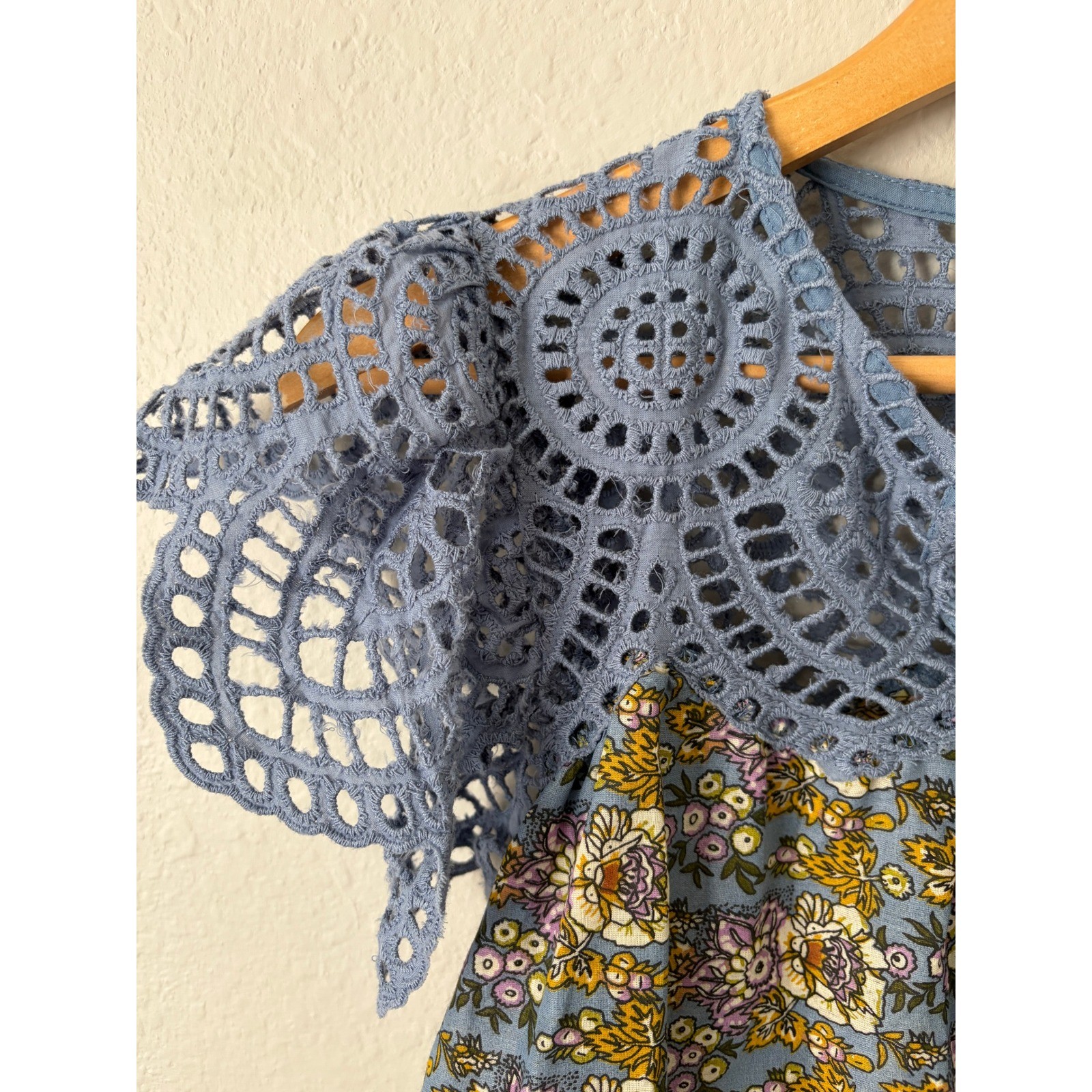 Jennifer Grace Women Floral Crochet Lace Trim Tassel Tie Boho Top Size M Eyelet