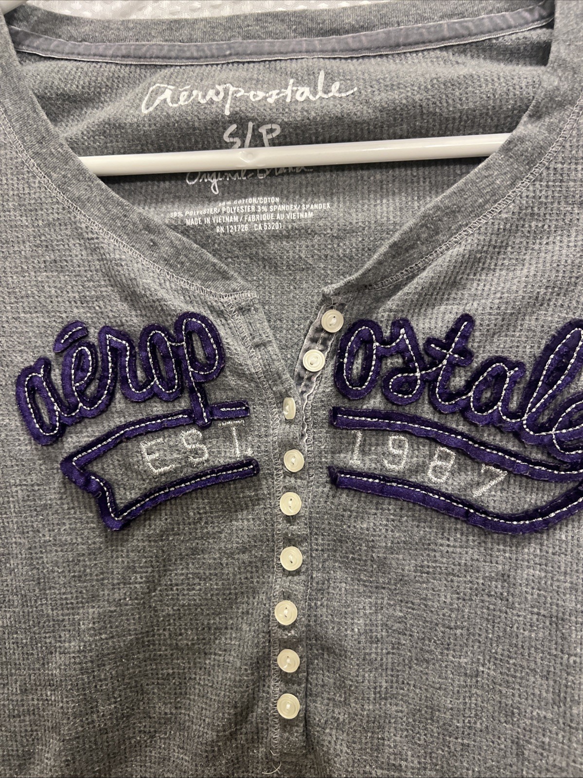 Aero Juniors Size Small Gray W/ Purple Raised Logo Henley Y2K Shirt Top