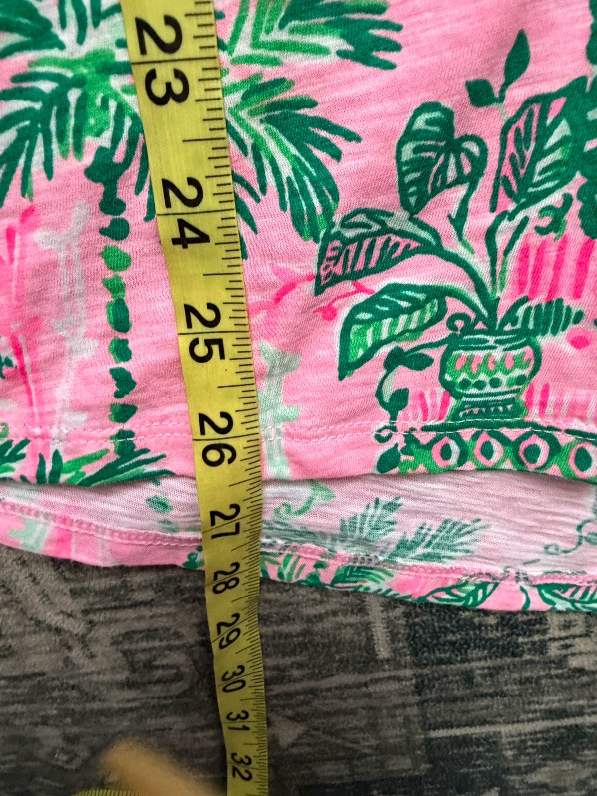 Lilly Pulitzer Etta V-Neck T-Shirt Womens M Pink Green Tropical Palm Slub Cotton