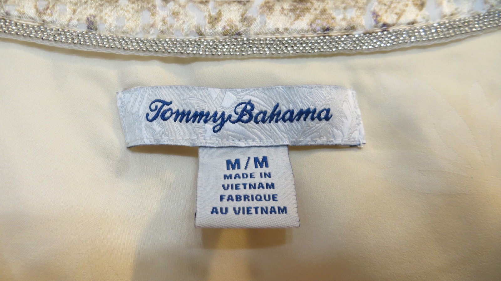 Tommy Bahama Blouse Shirt Womens Medium Beige Shiny Animal Print Art City FLAW