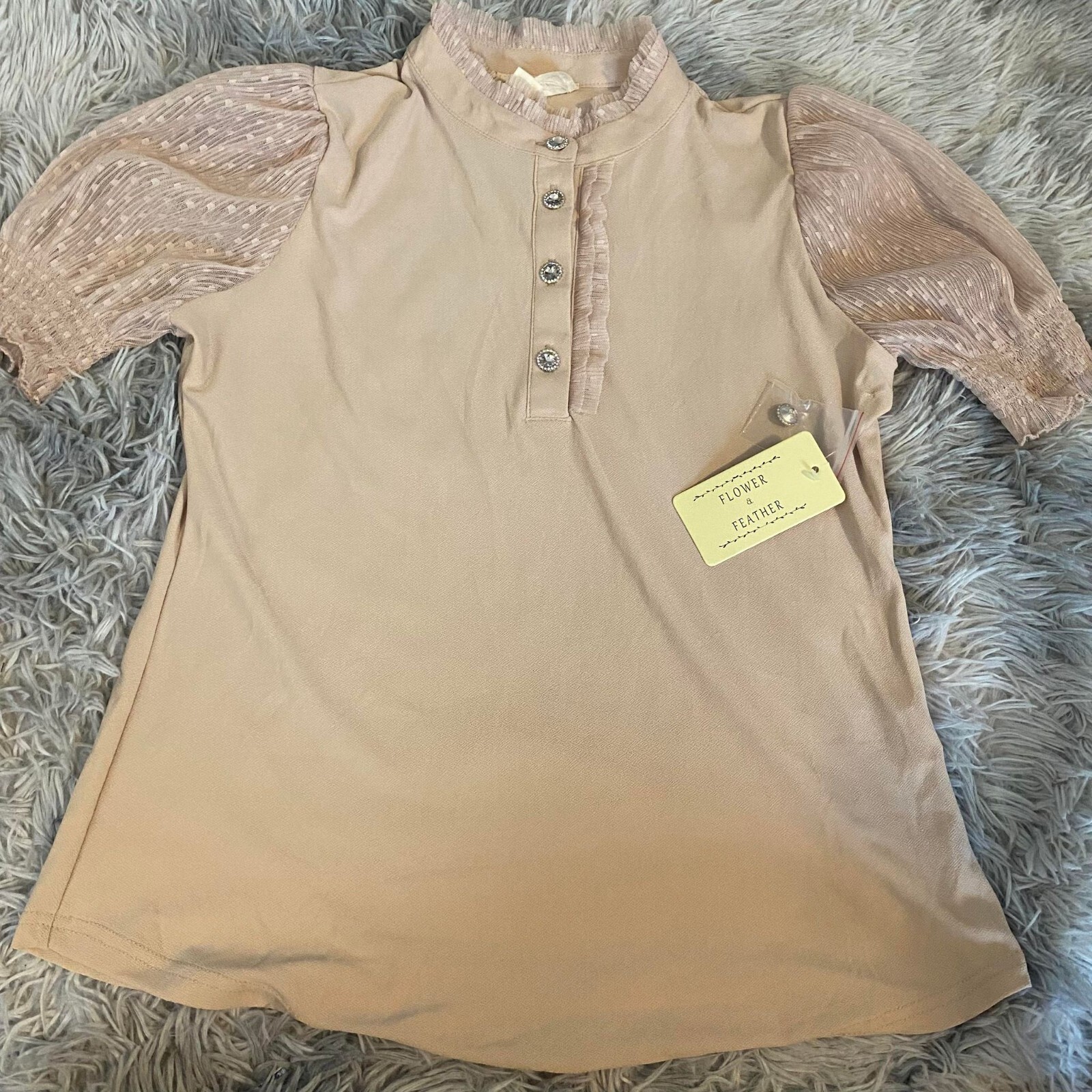 Flower & Feather Turtle Neck Lace Short Sleeve Blouse for Women – Small – Beige