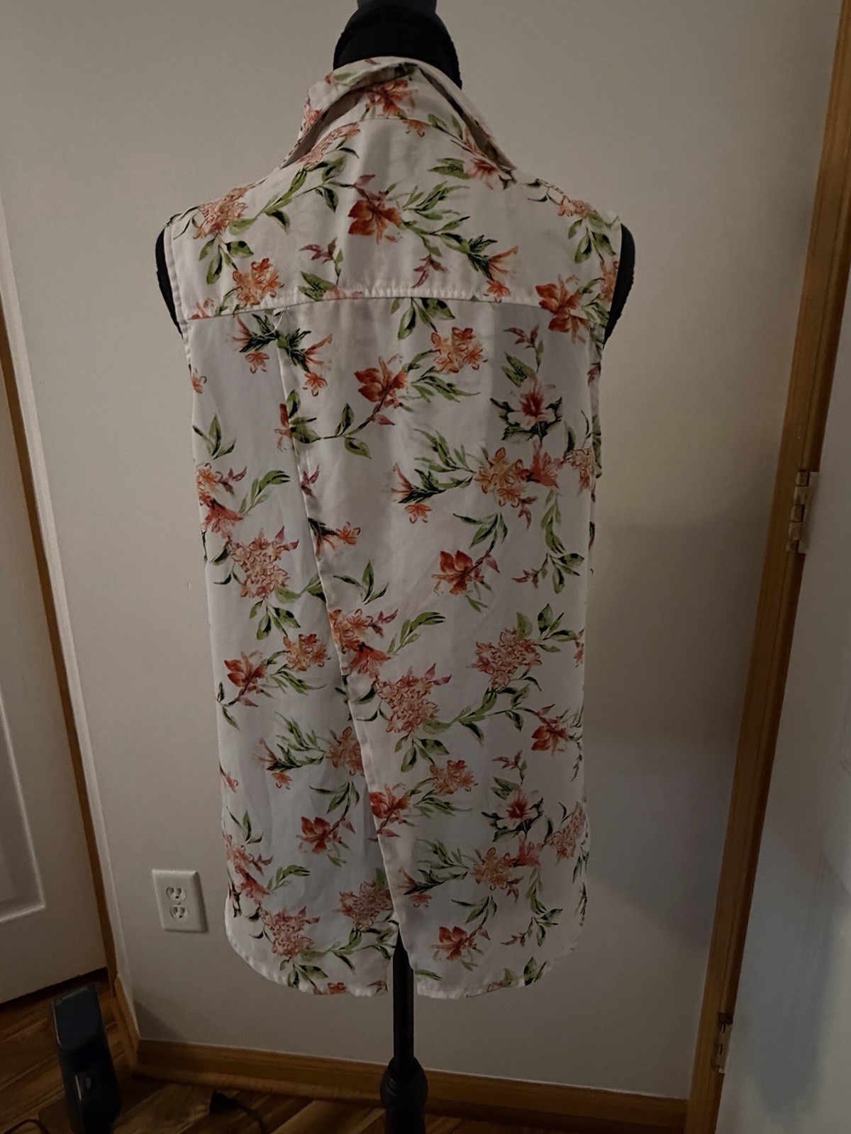SOHO New York & Company Jeans women’s white floral chiffon button-up blouse M
