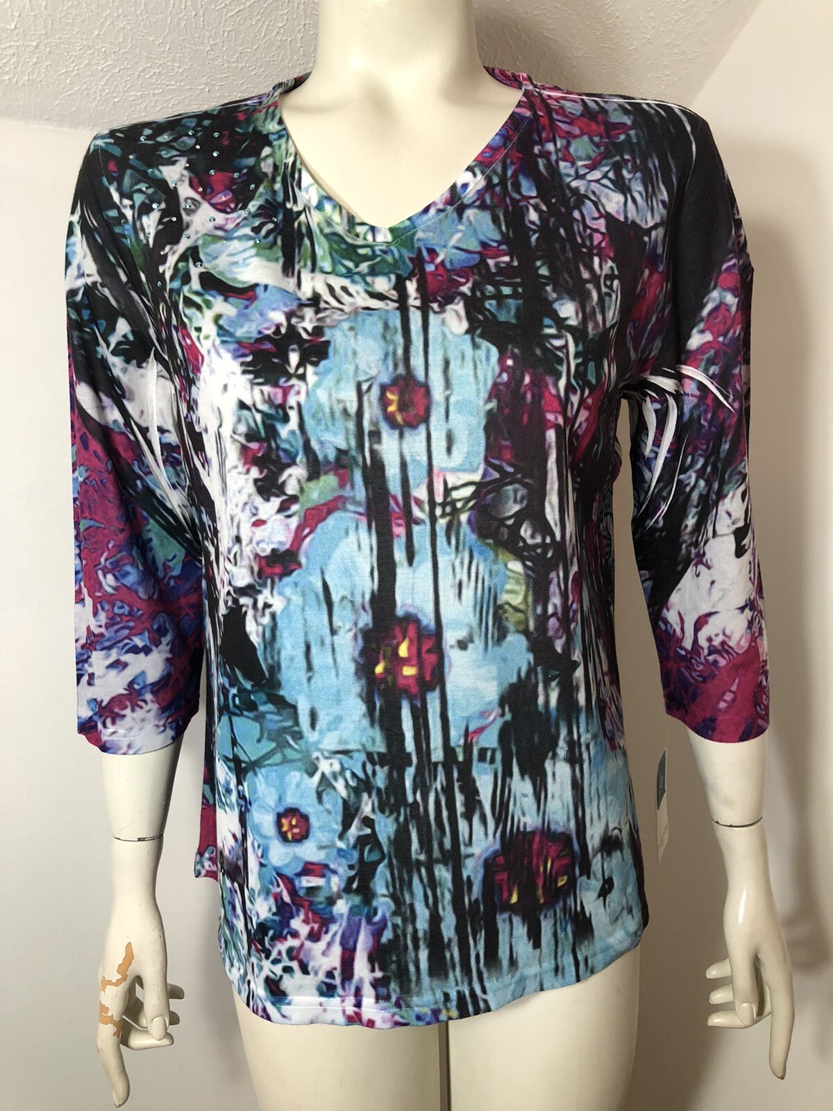 Breckenridge Petite Medium New Knit Top 3/4 Sleeves Floral Print Vneck