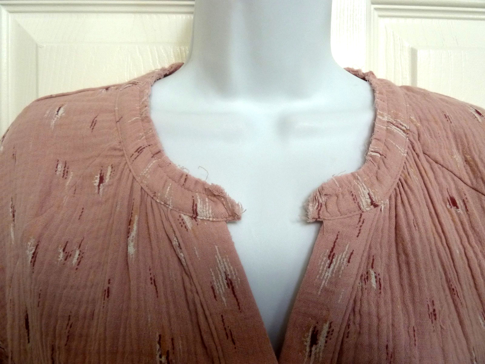 NWT WONDERLY Sz Large Gauzy Raw Edges 1/2 Snap Blouse Pullover Textured