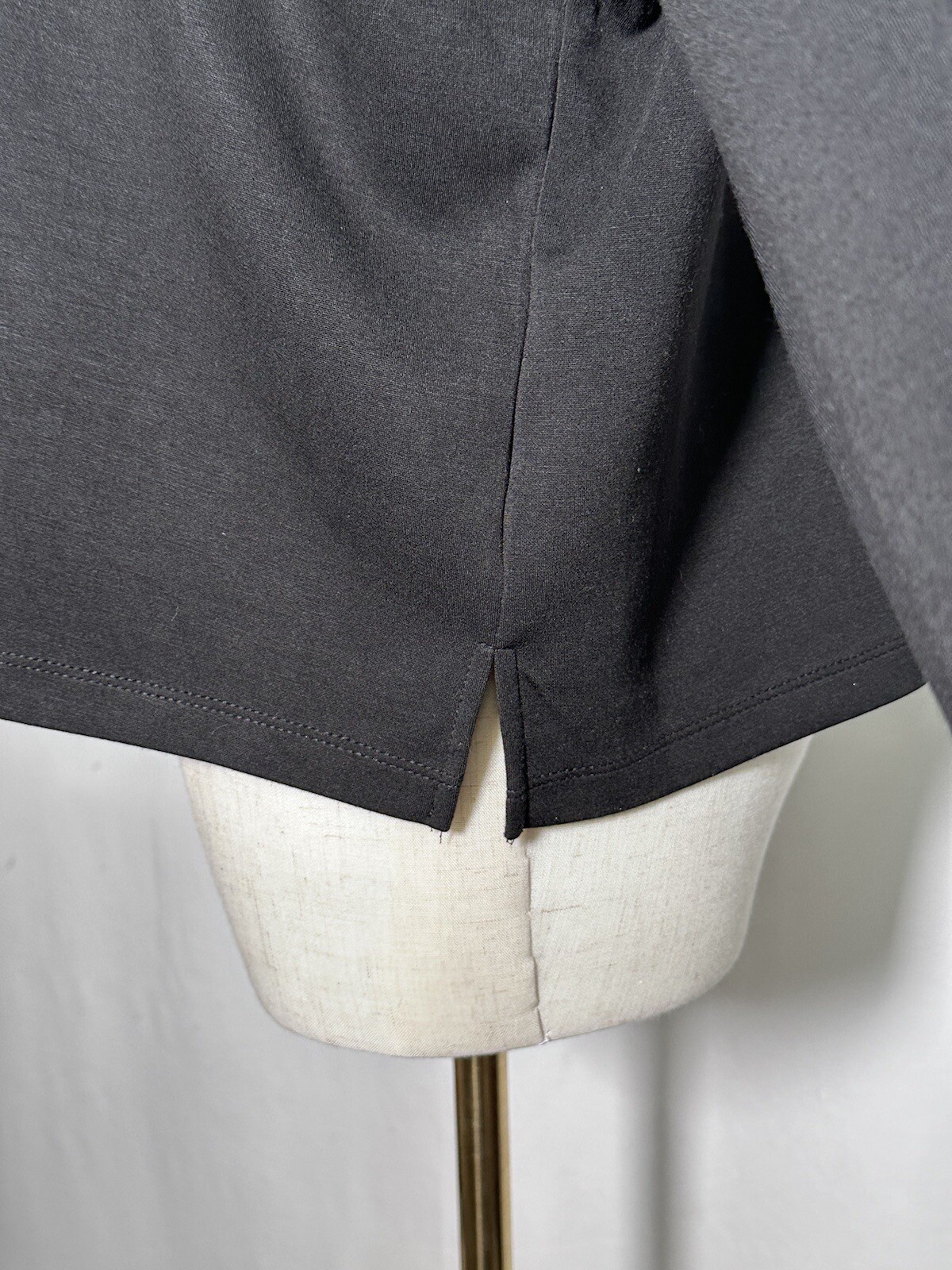 Elie Tahari Women Blouse Top Shirt Medium Long Sleeve Soft Stretch Black Jersey