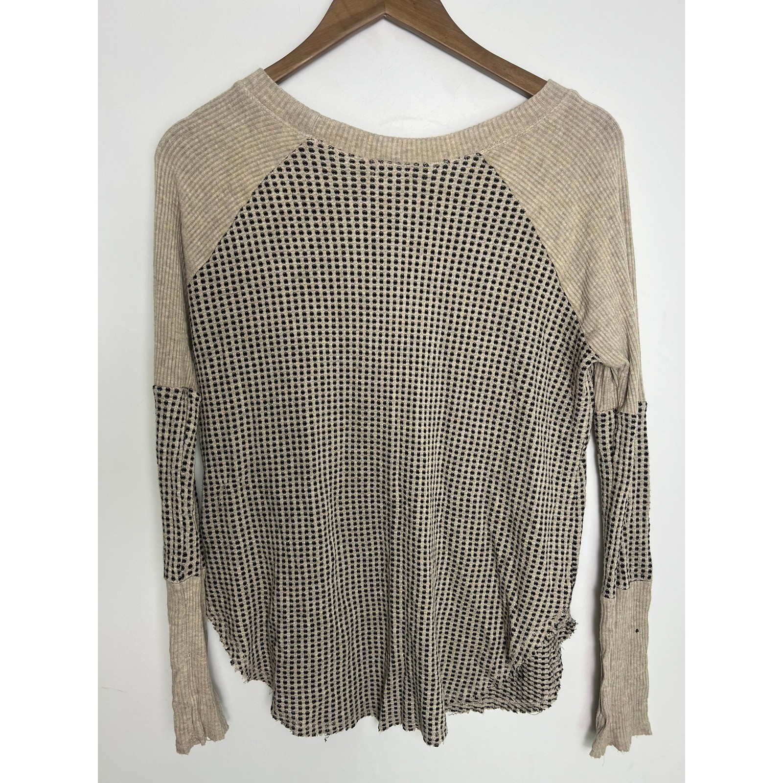 Earthbound Trading Co Wm Sm Tan Black Waffle Knit Raglan Cottage Boho Lagen Top