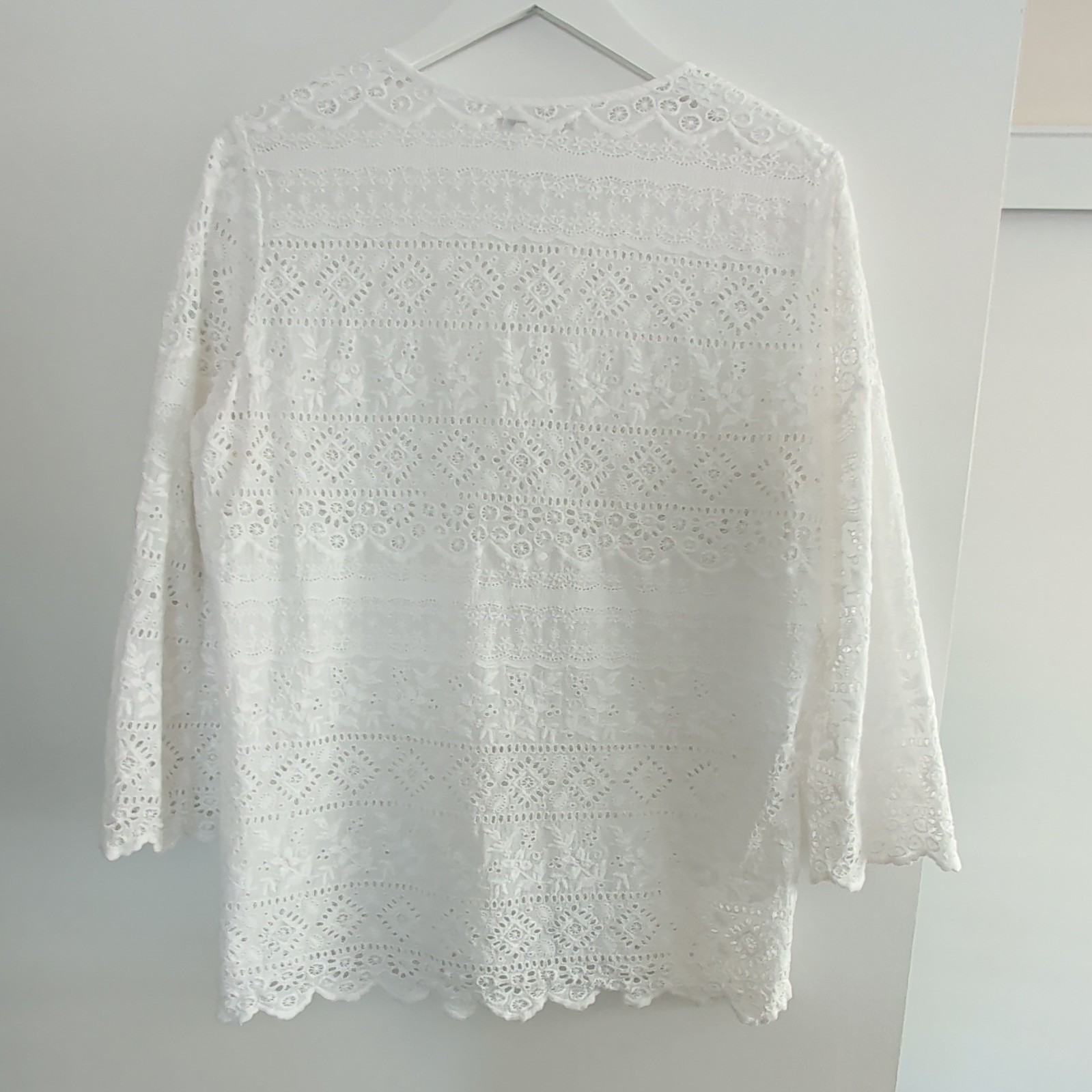 Gerard Darel Women’s 42 White Eyelet Lace Scalloped V-Neck 3/4 Sleeve Blouse