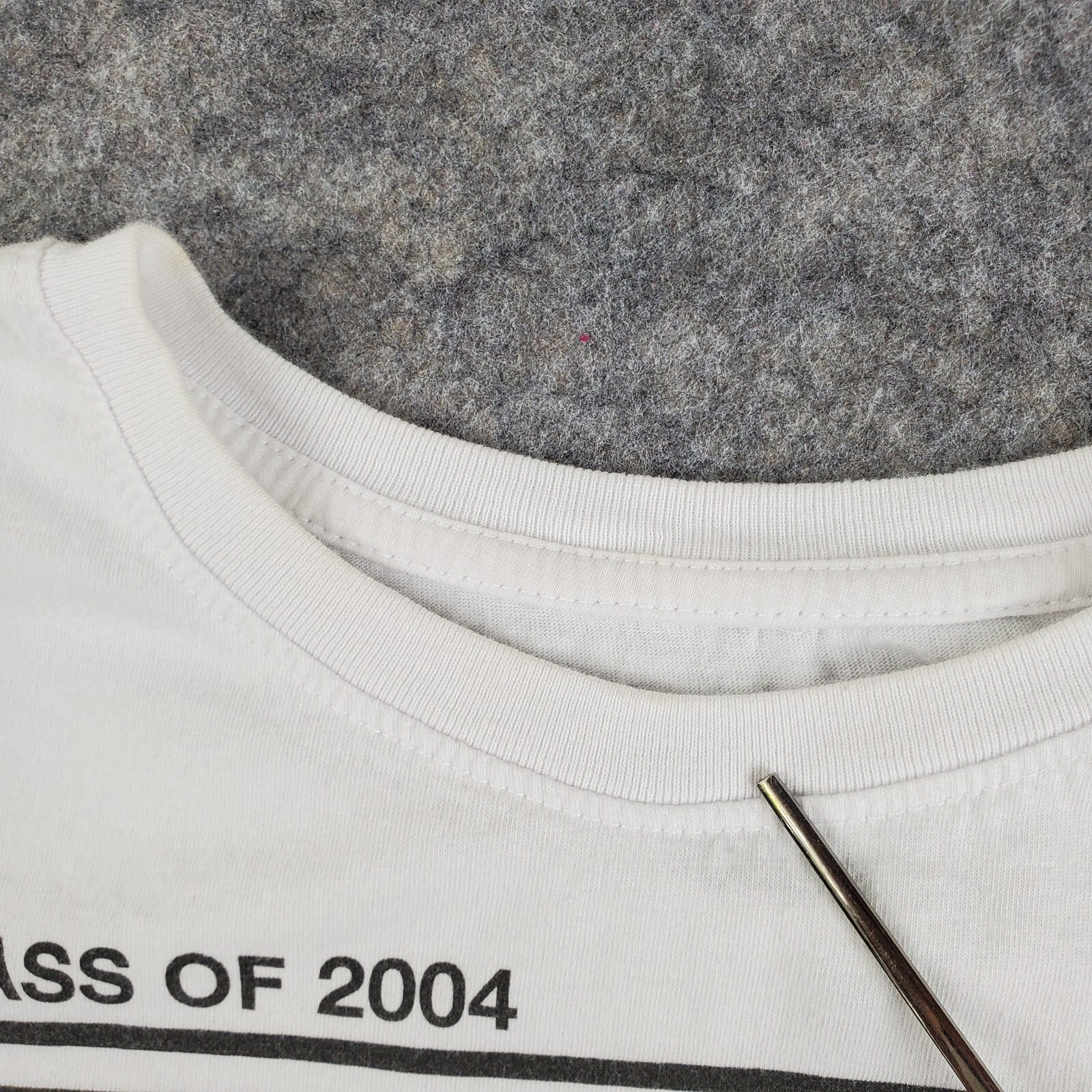Friends Shirt Womens Medium White Crew Neck Short Sleeve Graphic Cropped Stretch