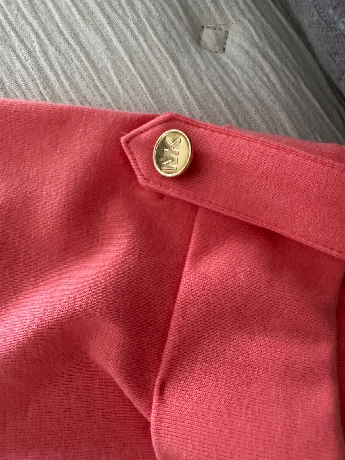 Michael Kors Short Sleeve Top Size L in Coral. NWT