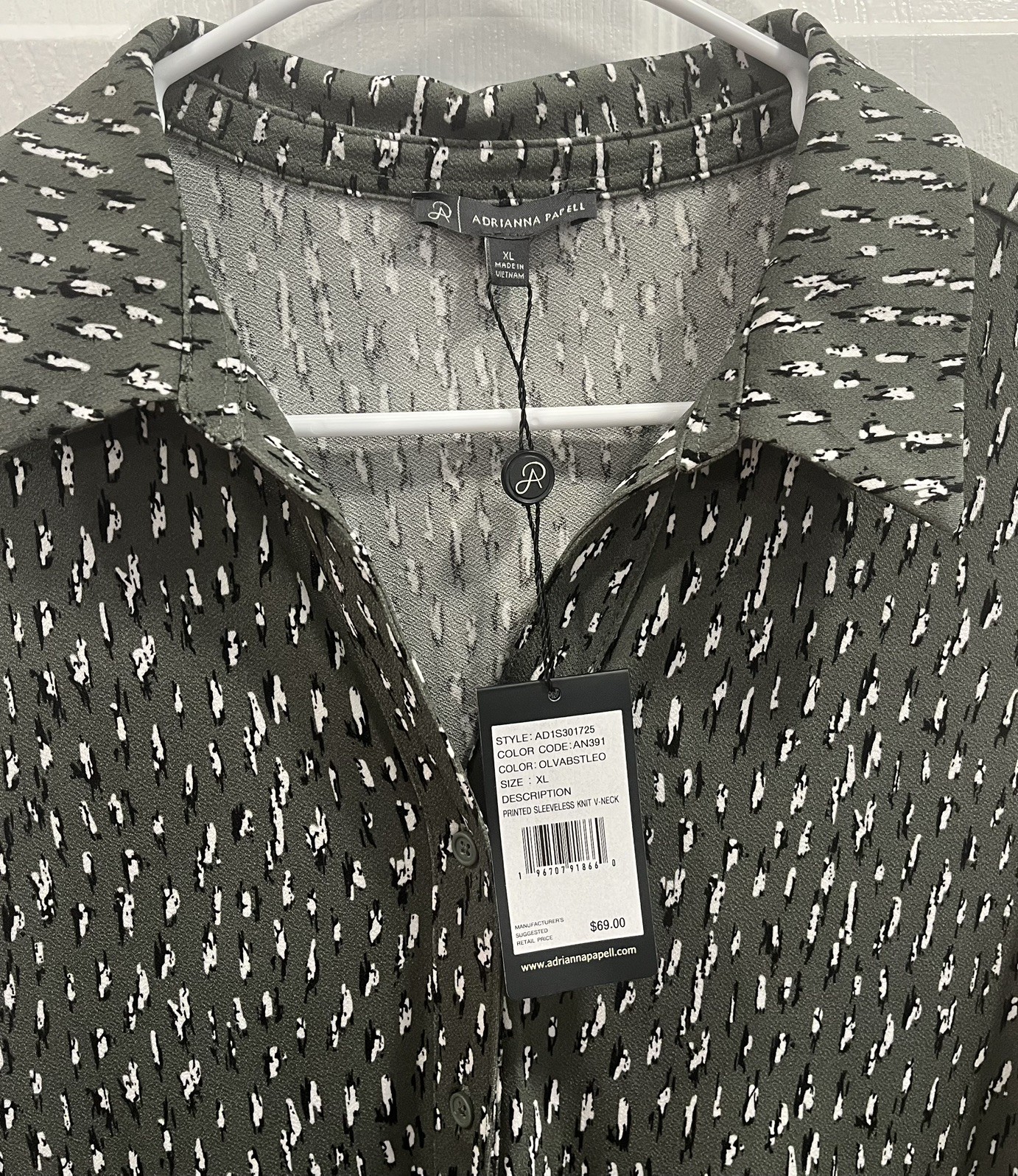 Adrianna Papell NWT XL Black Ivory Green Printed Blouse Sheer Collared