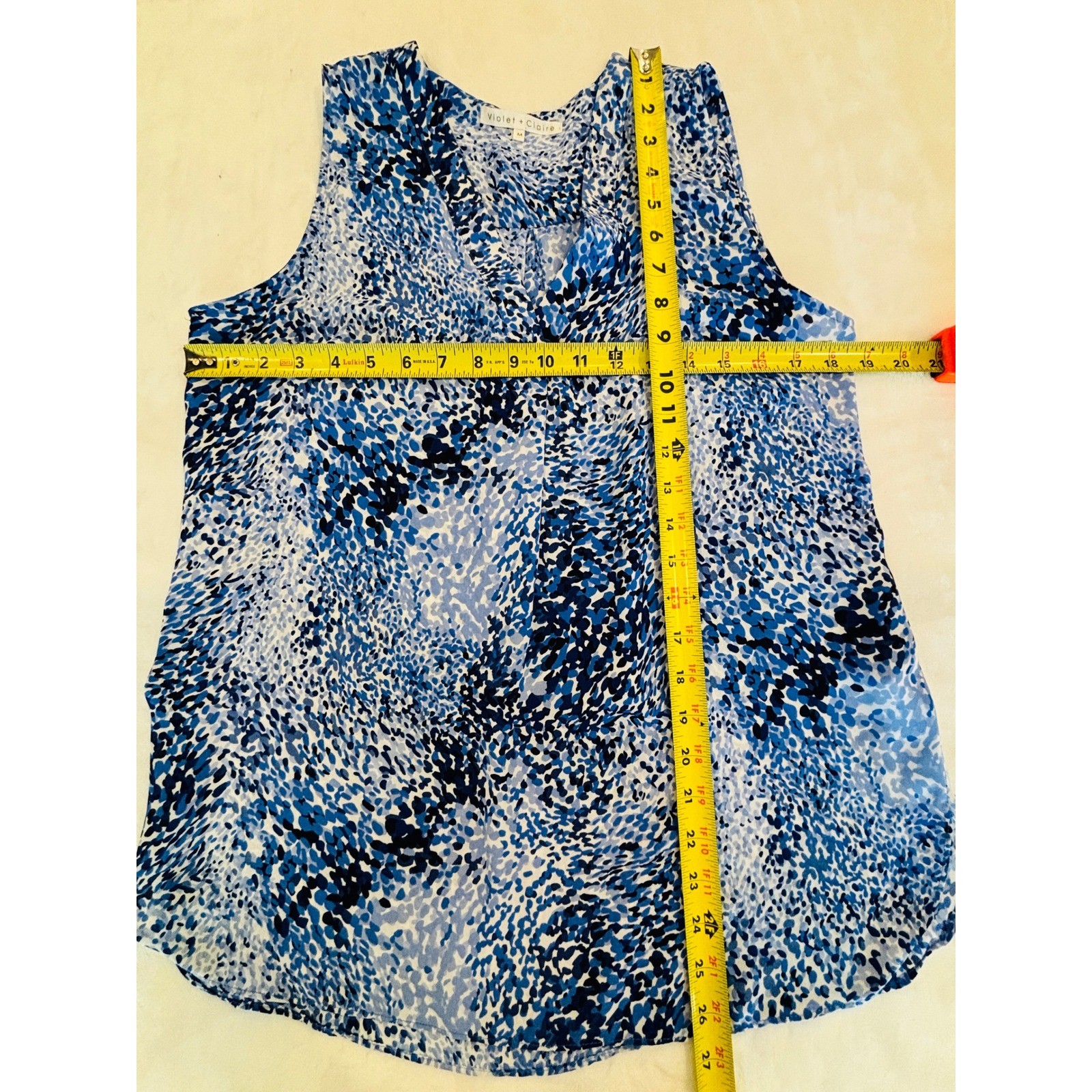 Violet + Claire Blue White Abstract Print Sleeveless V-Neck Blouse Medium