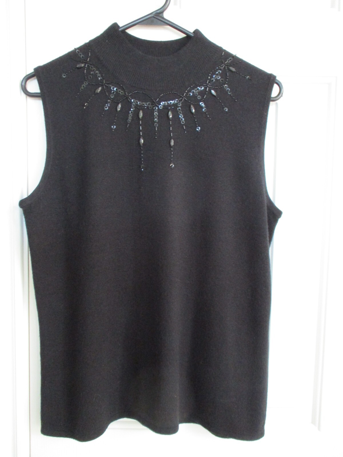 DESIGNERS ORGINALS SOFT BLACK BEADED SLEEVELESS TOP SIZE LARGE