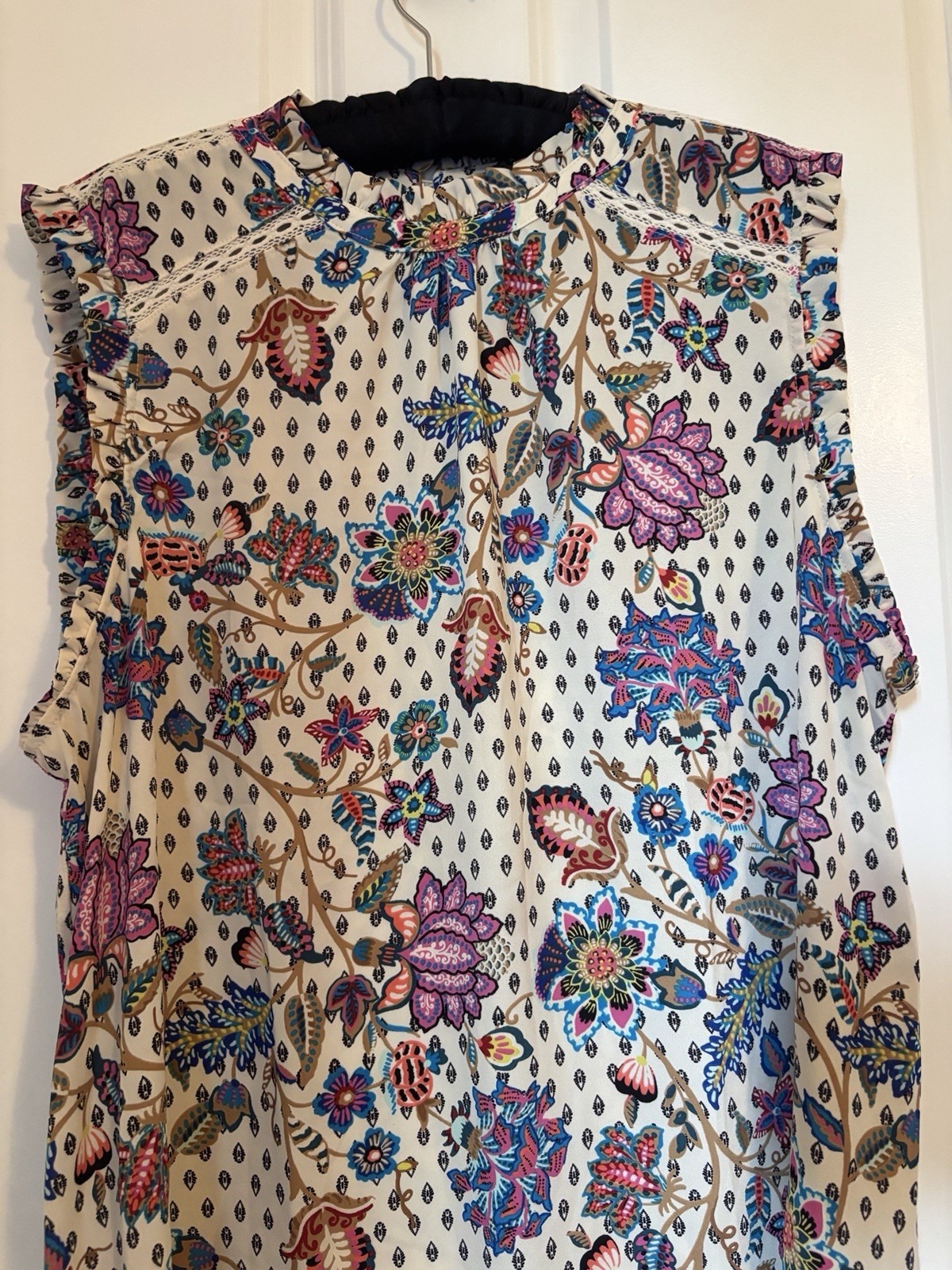LOFT – Sleeveless Cream Blouse with Multicolor Floral Paisley Print. Size XL