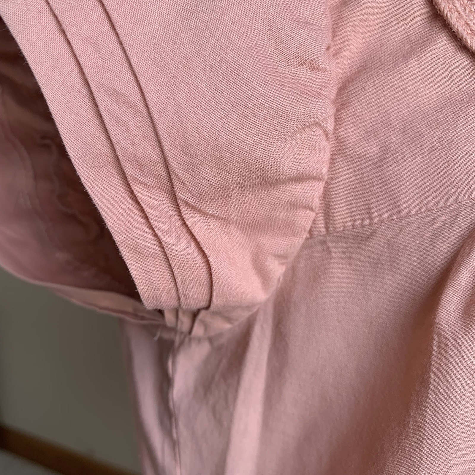 BCBGeneration Pink Cotton Blouse M Y2K Rosette Applique Flutter Sleeve Babydoll