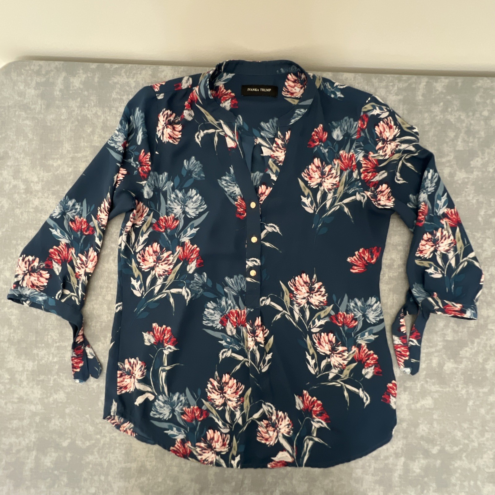 IVANKA TRUMP Blue Floral Chiffon Buttons Blouse Size Large