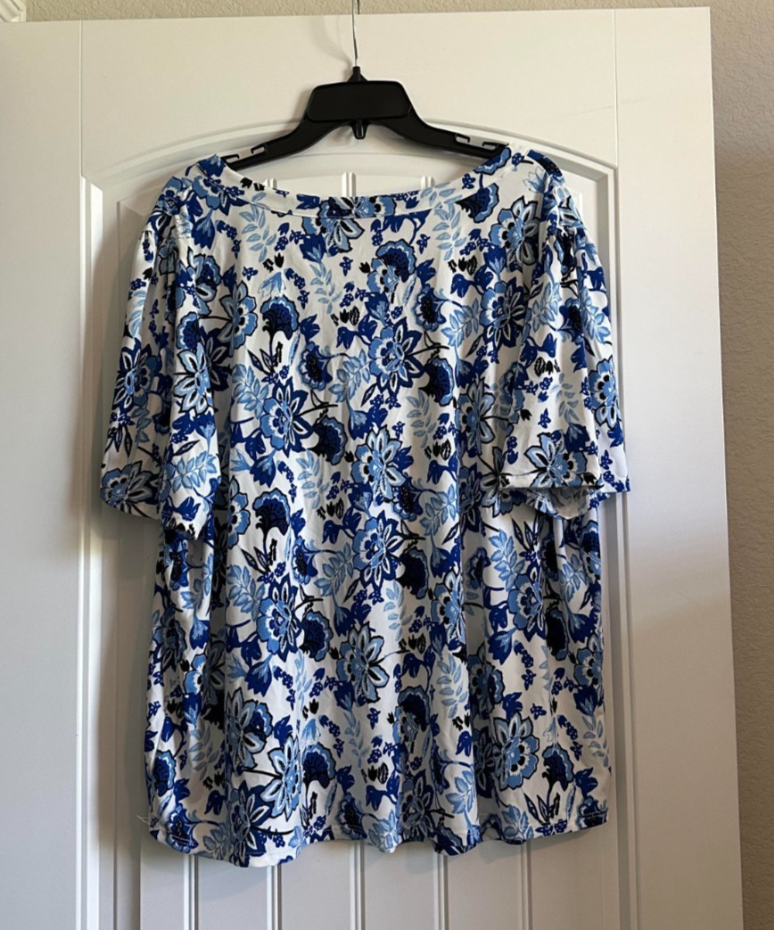 NWT Carolyn Taylor Pleated Blue/White Blouse-2X