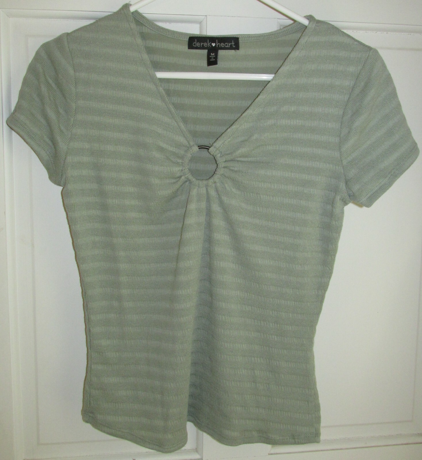 Derek Heart Juniors Sage Green Key Hole V-Neck Short Sleeve Top Size M