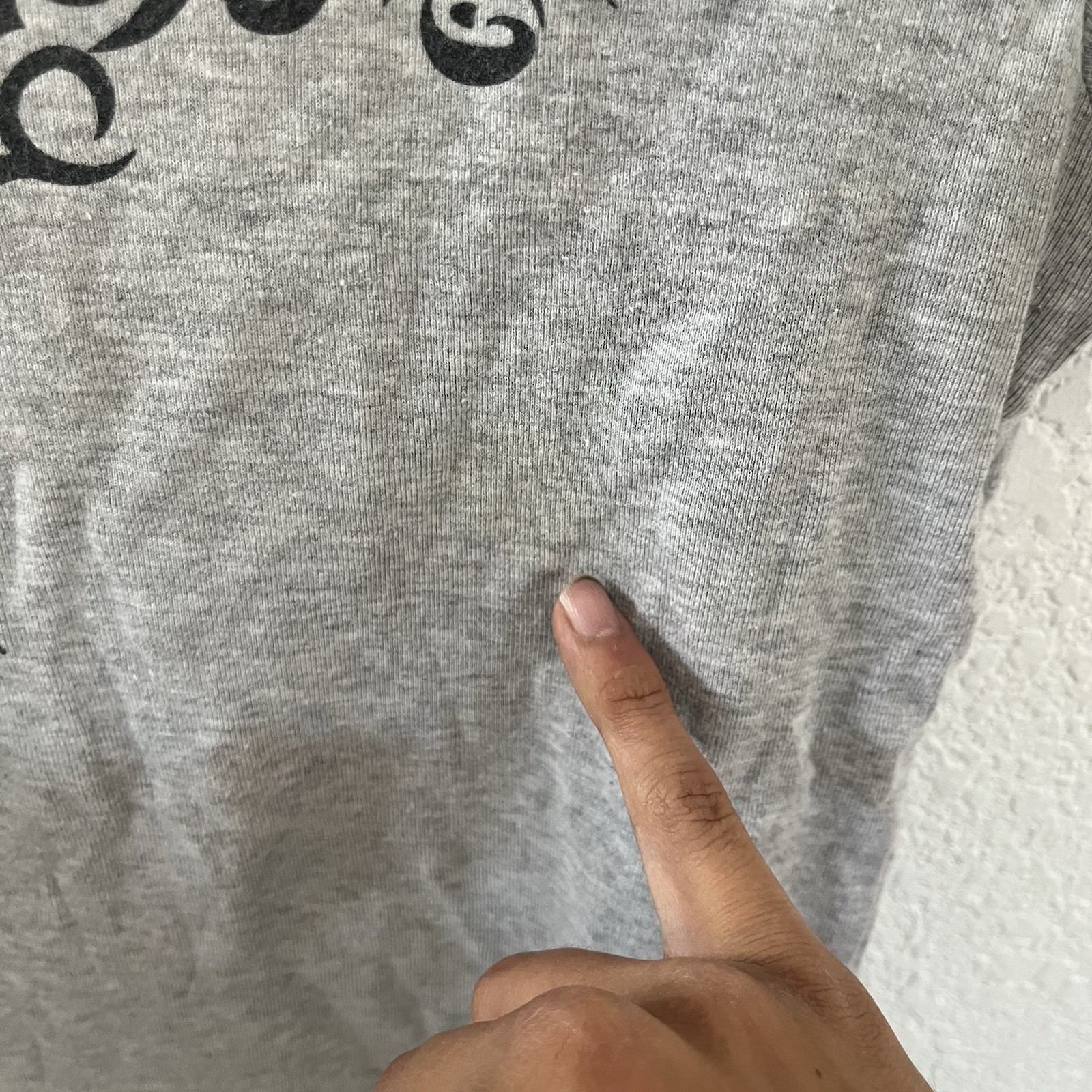 VTG Women’s Miss Thing Central Rose Tribal Baby Tee size Small Gray Tattoo Y2K