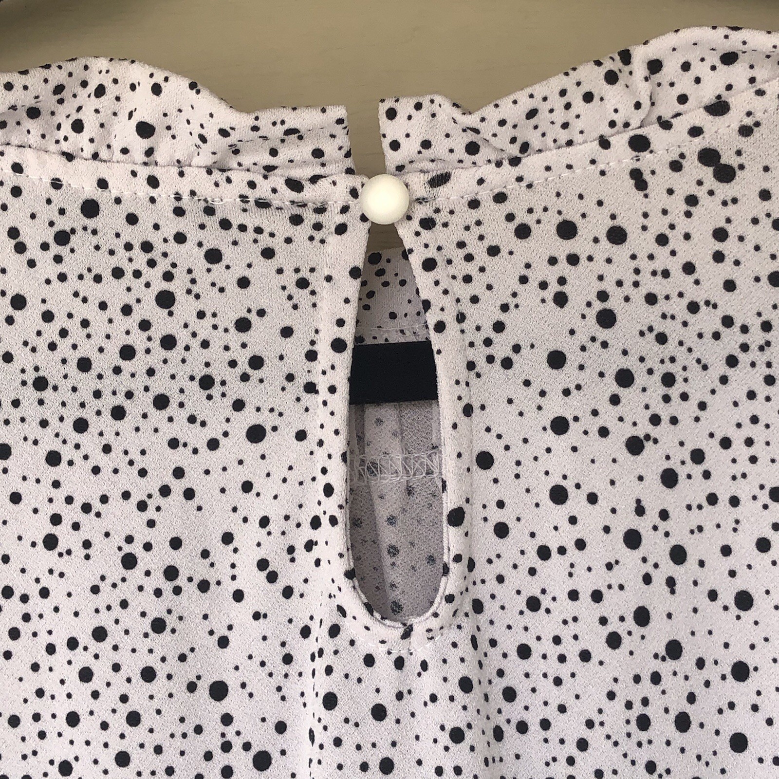 Adriana Papell Blouse Women’s XXL Ivory Black Poka Dots Sleeveless Ruffle Trim
