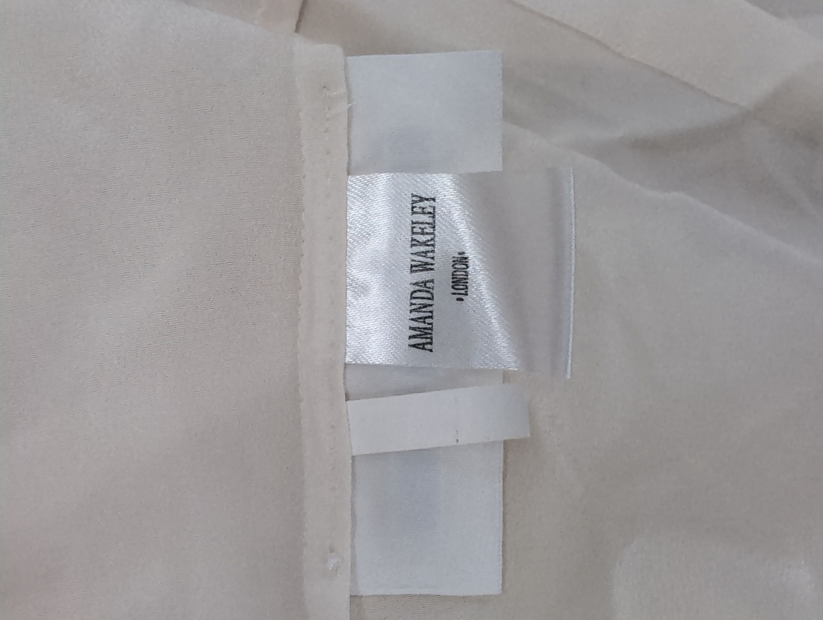 Amanda Wakeley Women’s Top M Cream 100% Other Long Sleeve V-Neck Basic