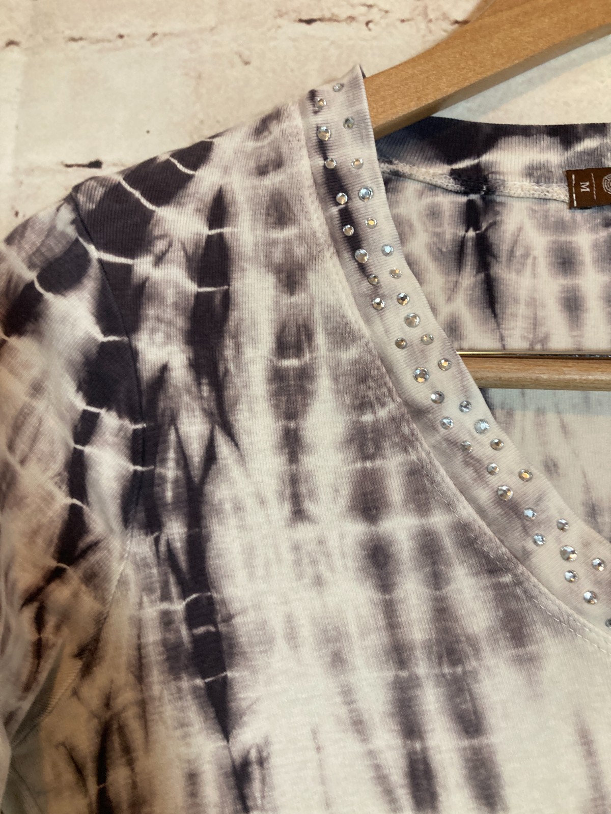 XCVI Boho Top Womens Medium White & Gray Tie Dye Beaded Cotton Hippie Stretch