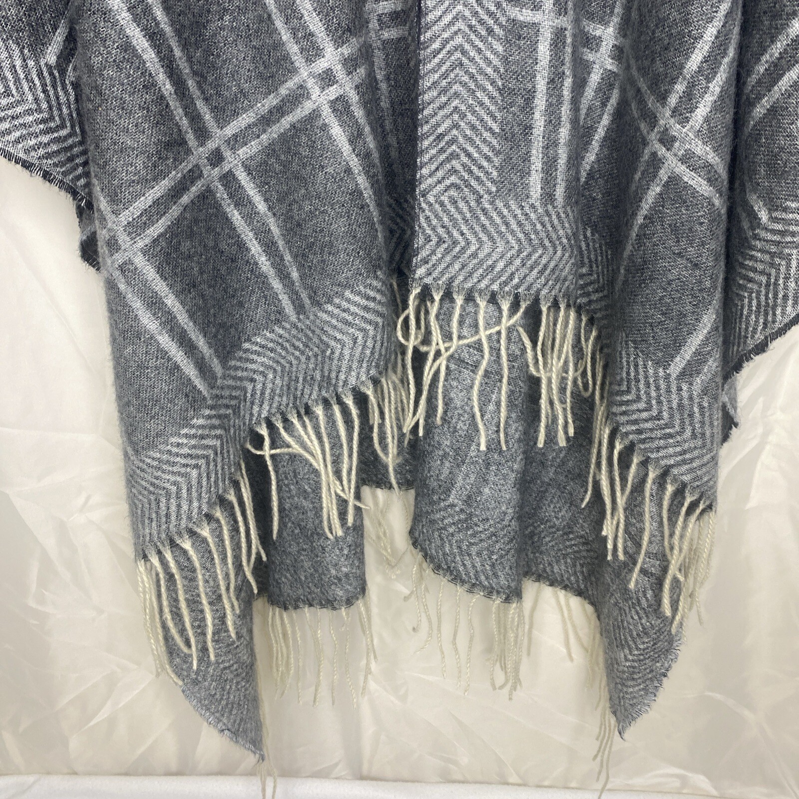 Anne Klein Women Shawl Coat Cape One Size Gray Plaid Polyester Open Outdoor City