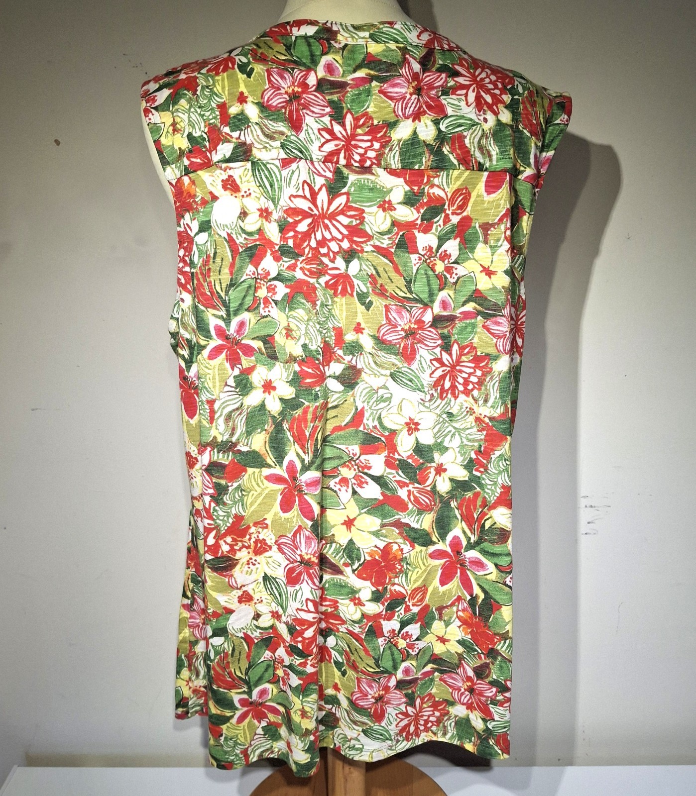 Nutmeg Floral Summer Top UK 18 Sleeveless Henley Neck Button Front Holiday Casua