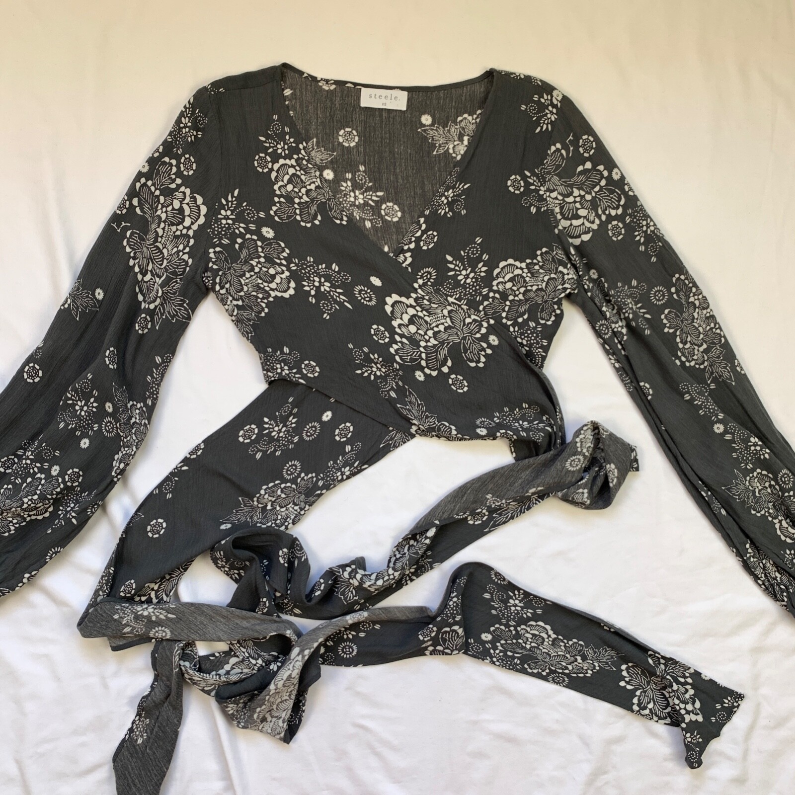 Steele Australia Floral Wrap Tie Sweater Cropped Top XS Gray Rayon Boho Y2K