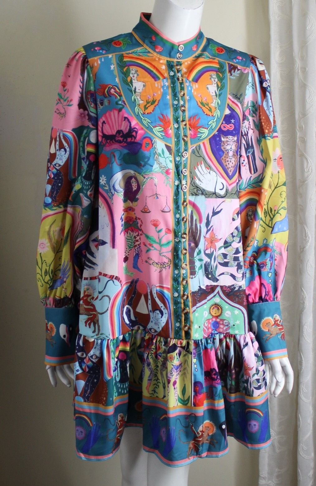 New Estate ASIAN Sz L Runs S M Art-Wear FACES Frilly Funky PRINT Tunic Top 35″L