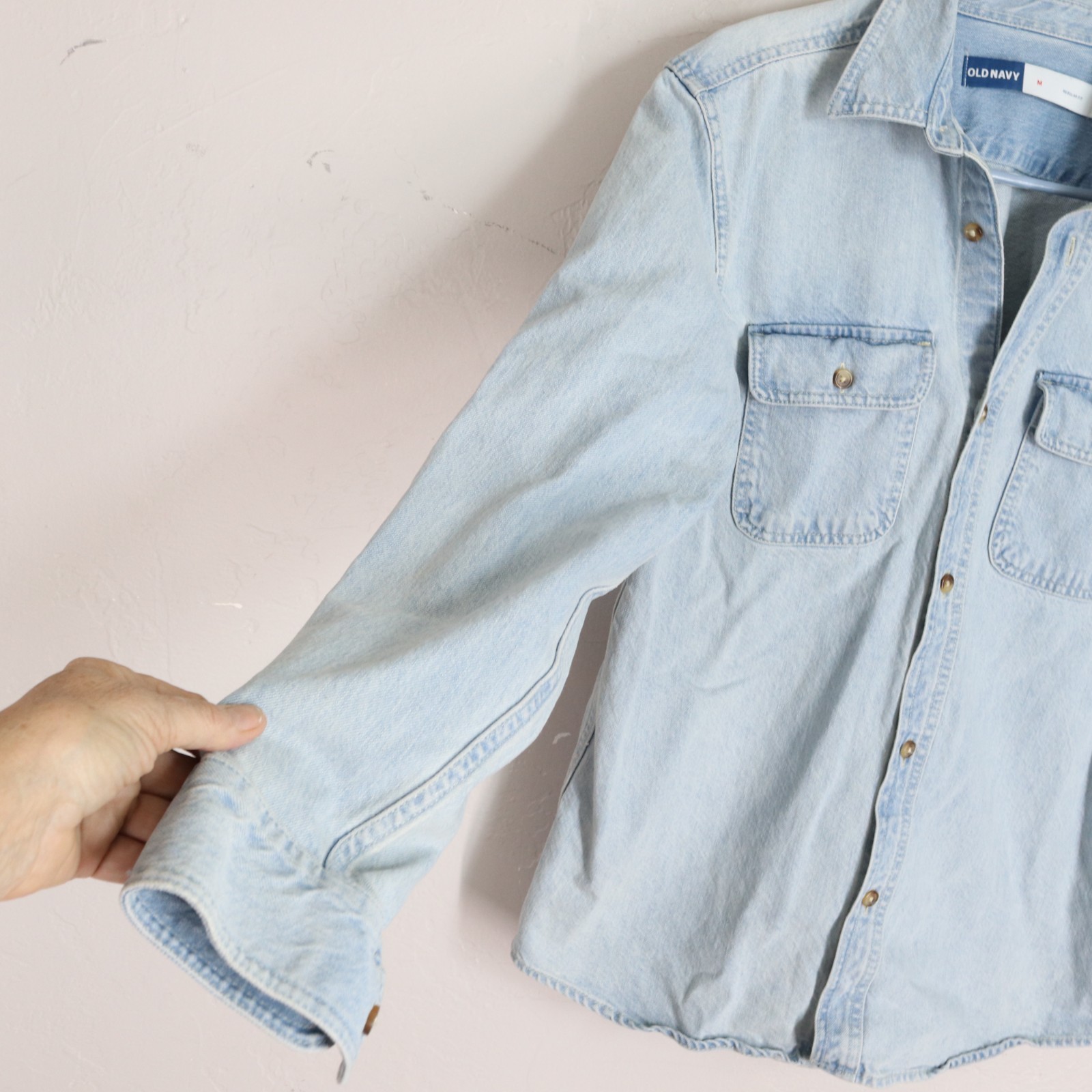 Old Navy Classic Denim Top M Light Wash Blue cotton Button Long Sleeve Pockets