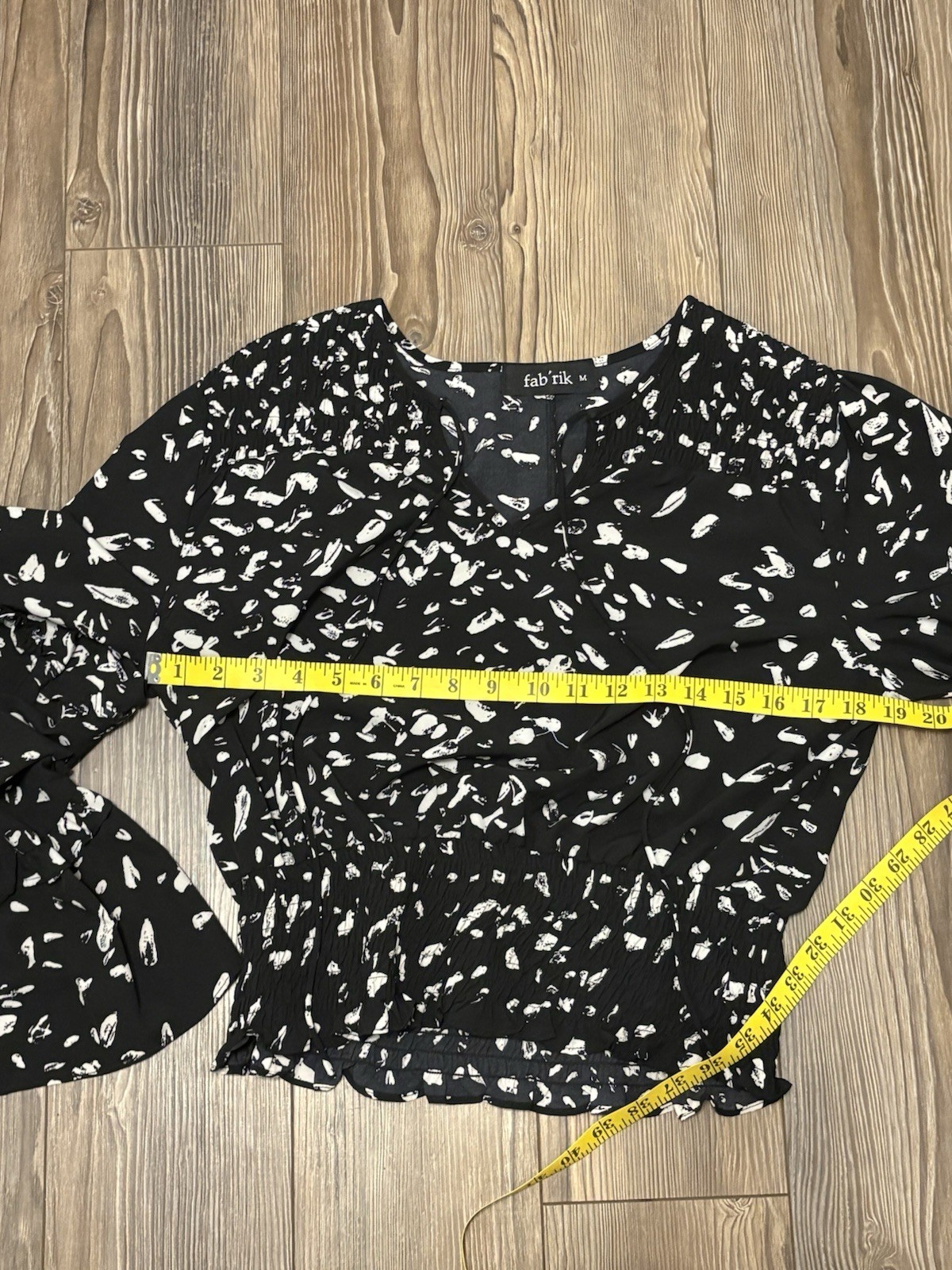 fab’rik Black White Abstract V-Neck Smocked Waist Chiffon Bell Blouse Size M