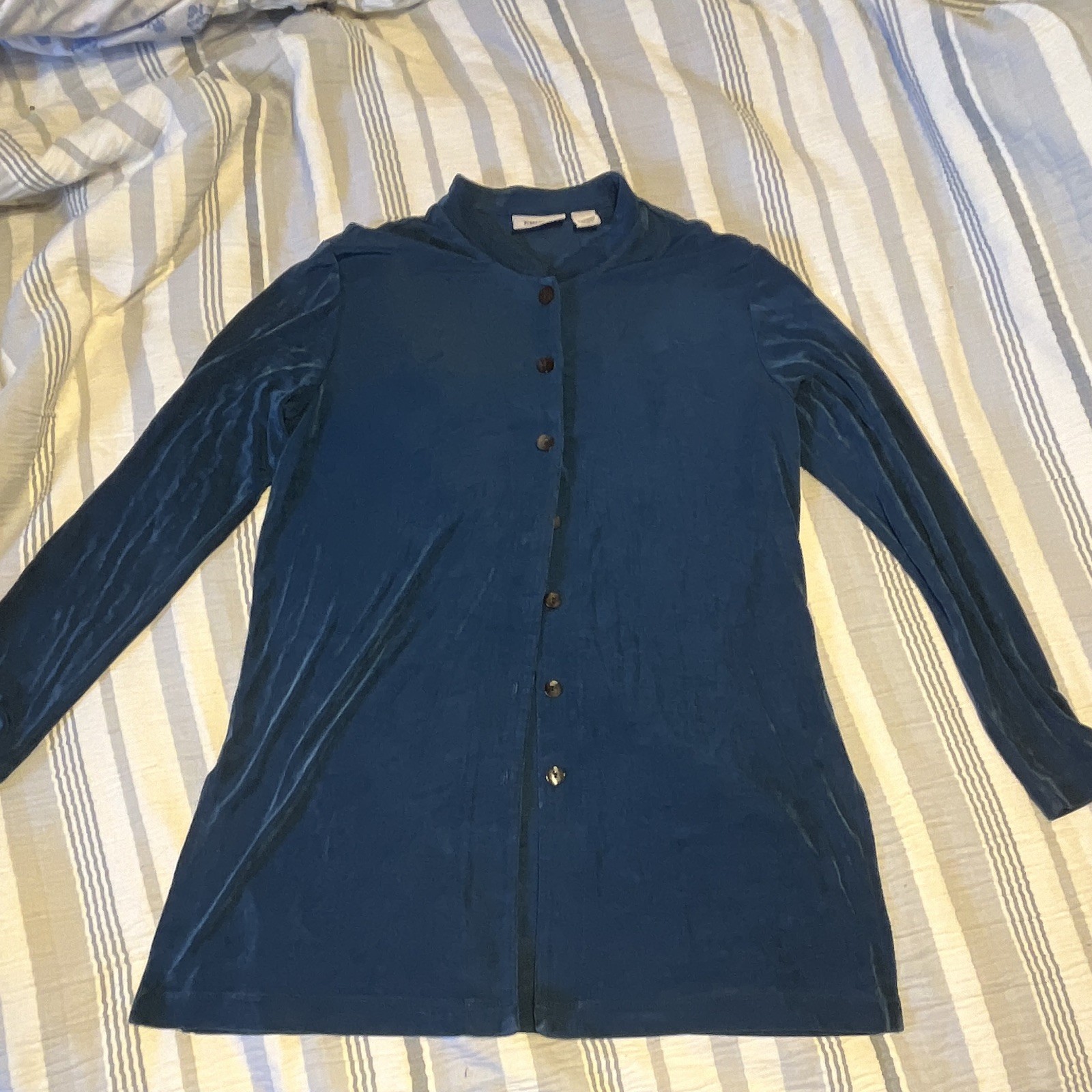 Chico’s Travelers Blue Velour Mock Neck Long Sleeve Button Front Top Size 1