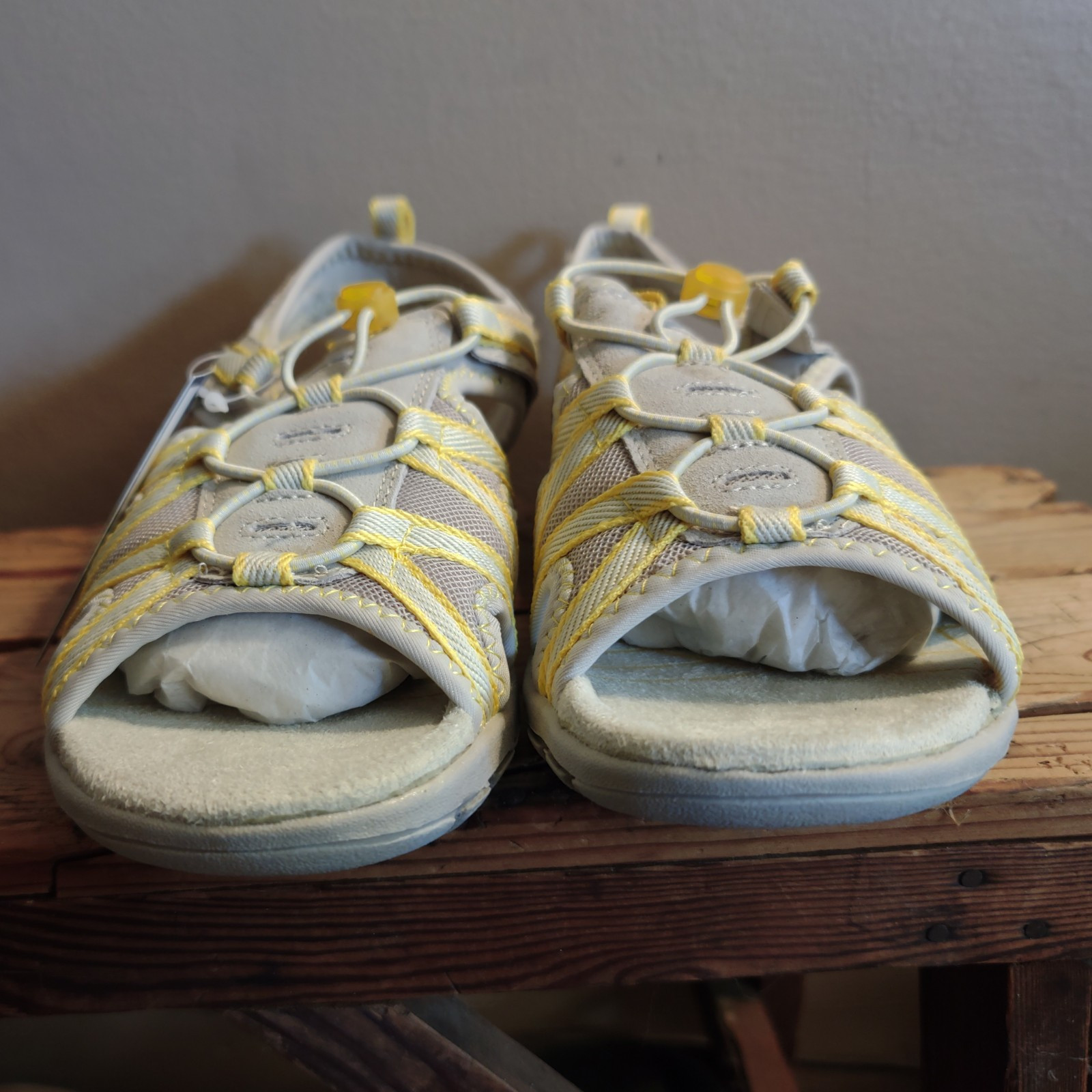 Croft & Barrow New with Tags Hiking/Sandals/Shoes Size 8 Gray/Yellow
