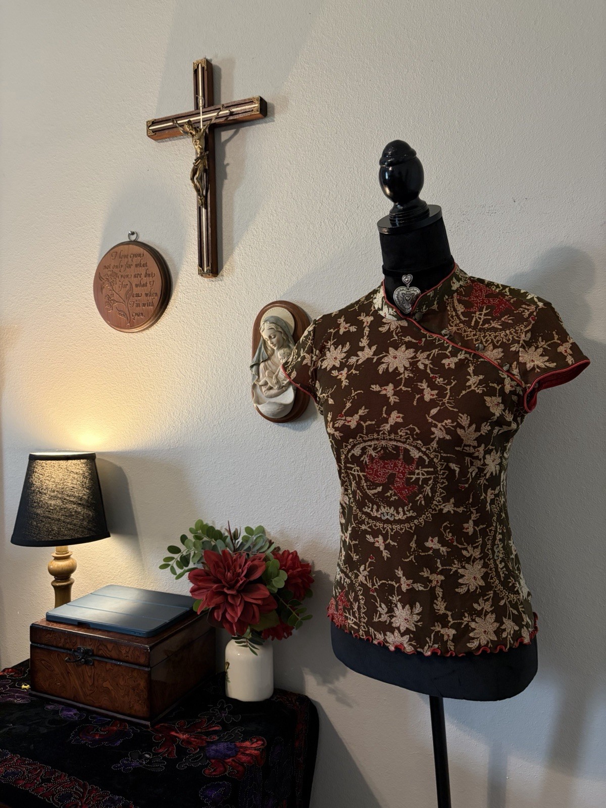 Women’s Brown Floral Embroidered Mandarin Collar Cap Sleeve Knit Blouse M