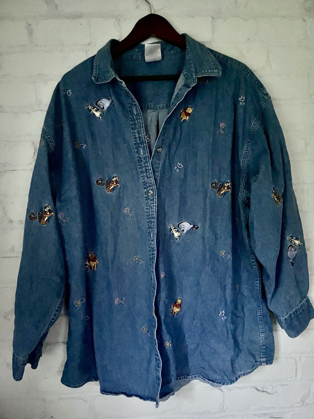 The Disney Store women’s XXL Blue Denim Button-Up Shirt Pooh Tigger Eeyore VTG