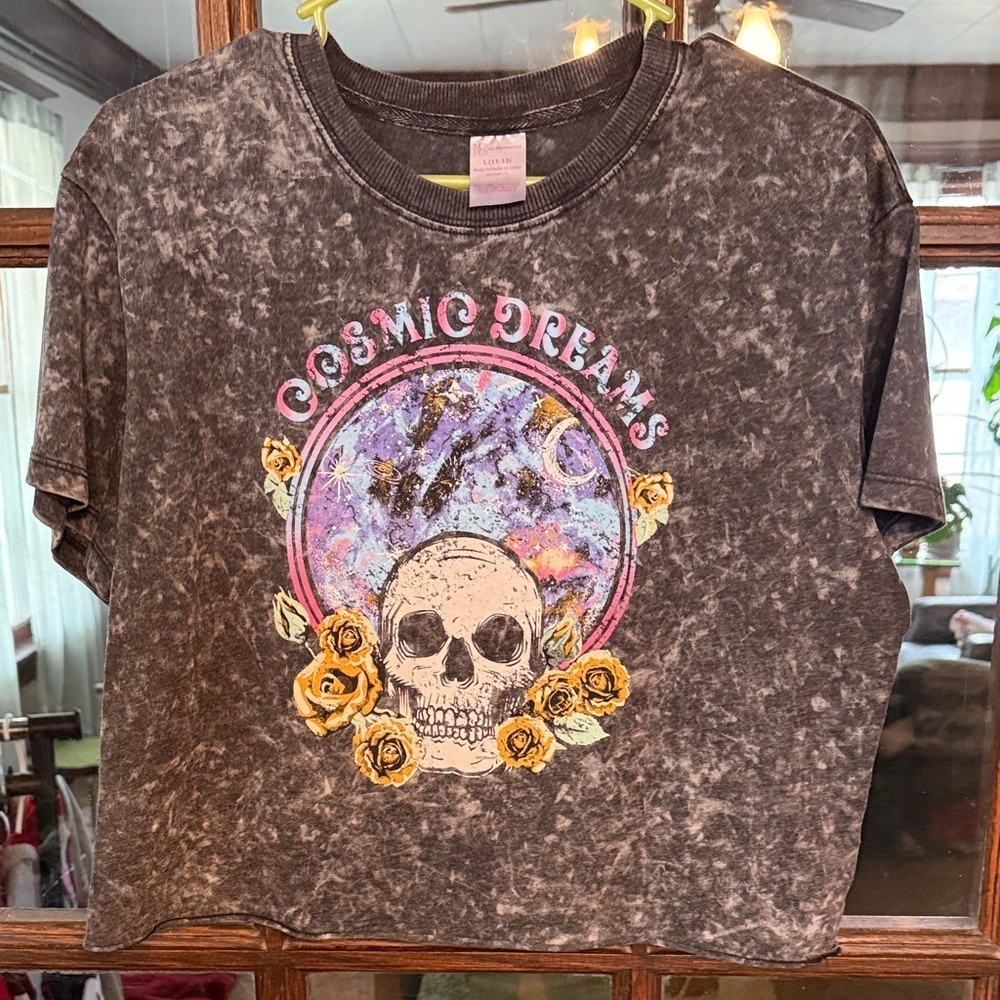 No Boundaries Cosmic Dreams Skull Graphic Crop Top Acid Wash Gray Womens Large