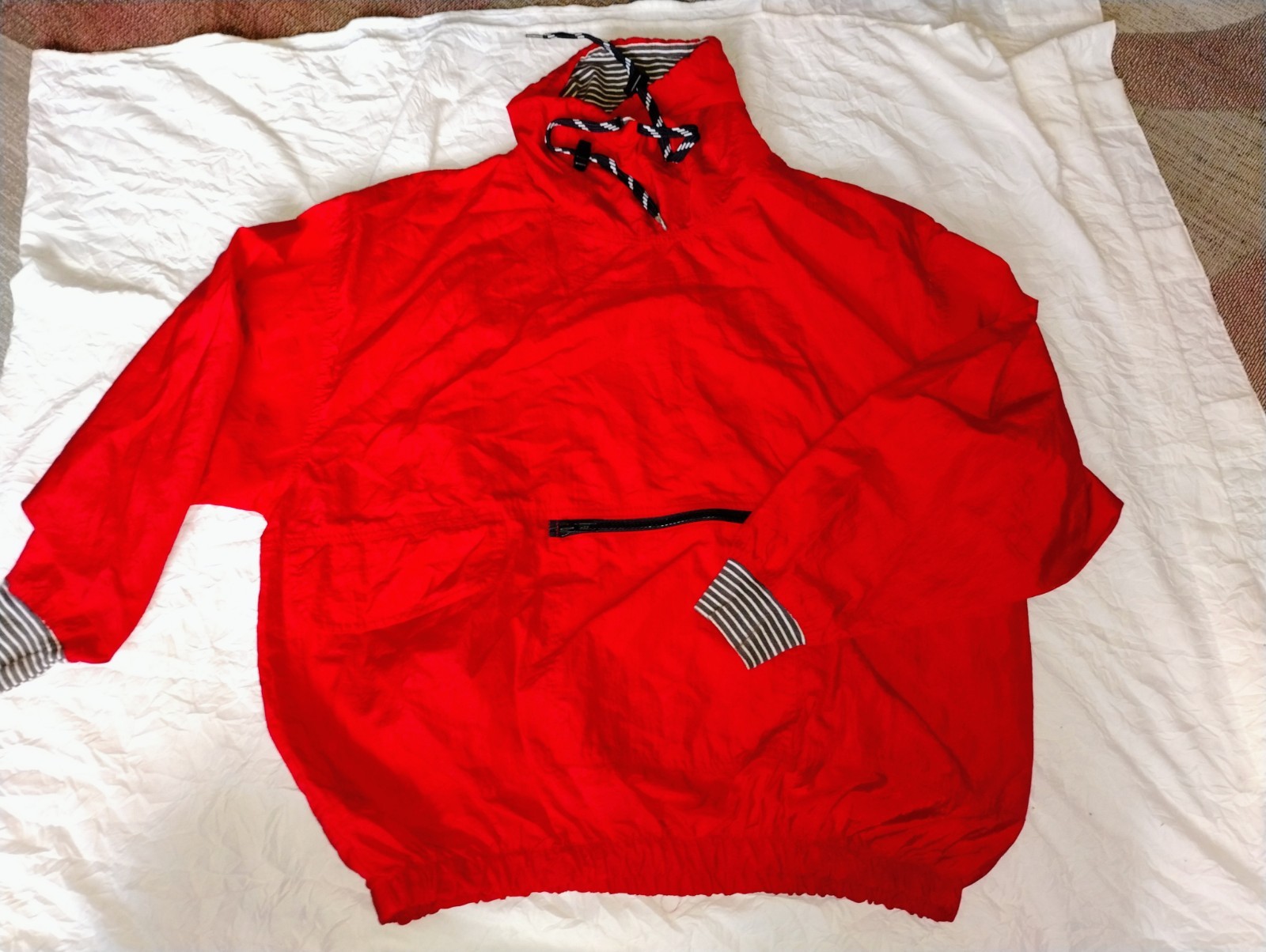 Vintage ESPIRT size Medium Red Windbreaker Drawstring
