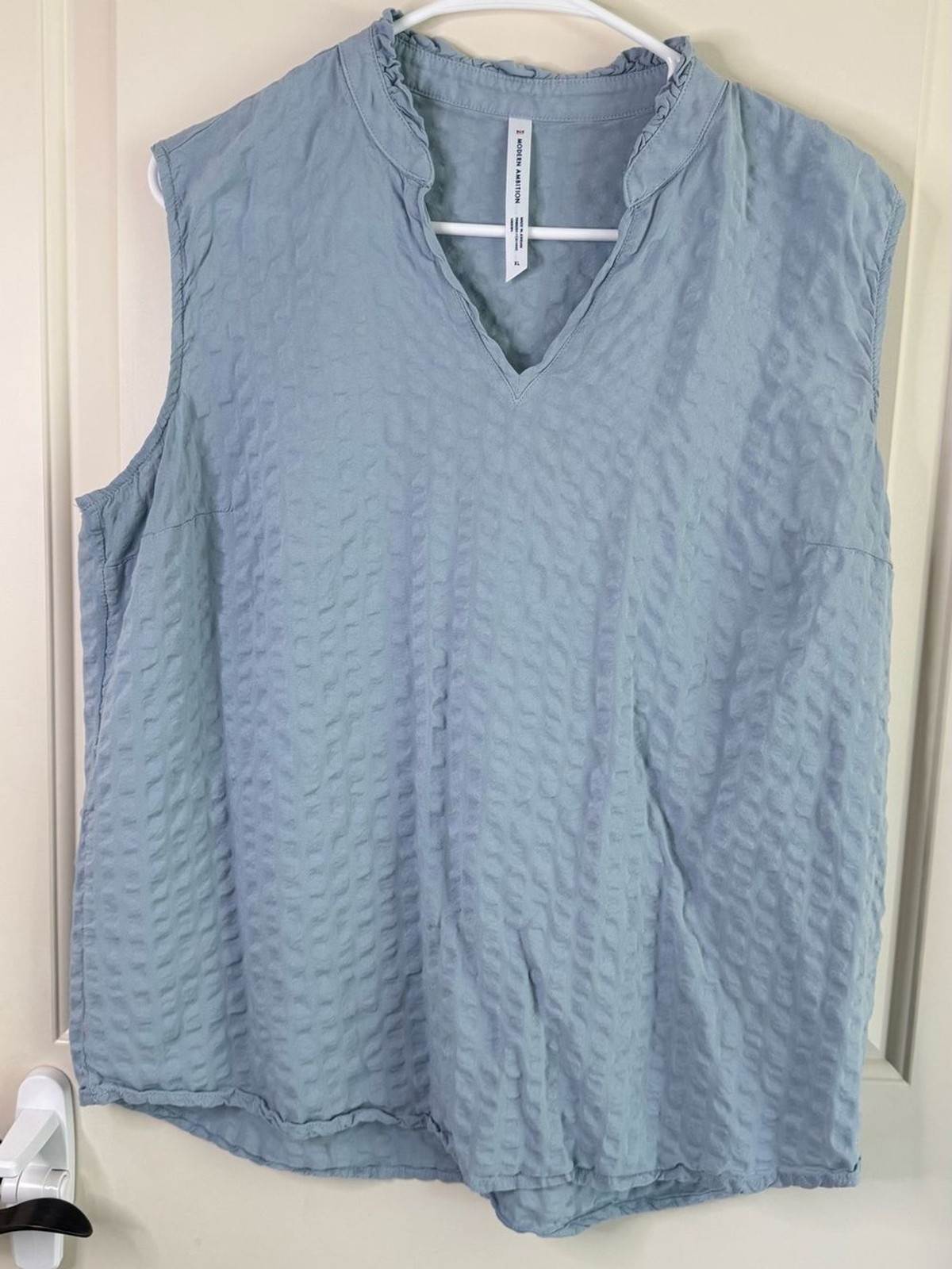 Modern Ambition Light Blue Textured Sleeveless V-Neck Top XL