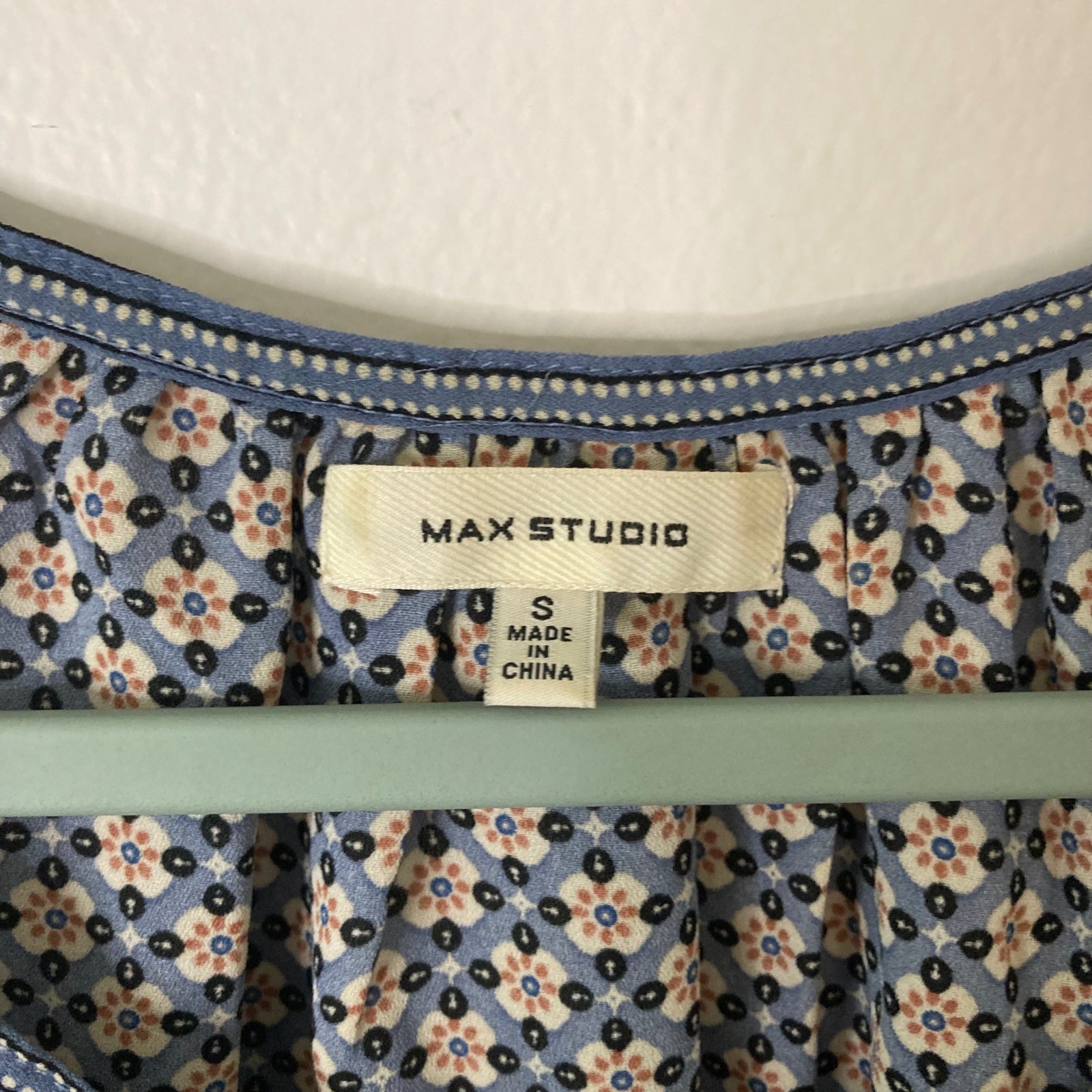 Floral Geometric Tie Neck Flutter Sleeve Max Studio Blue Blouse S Coastal Office