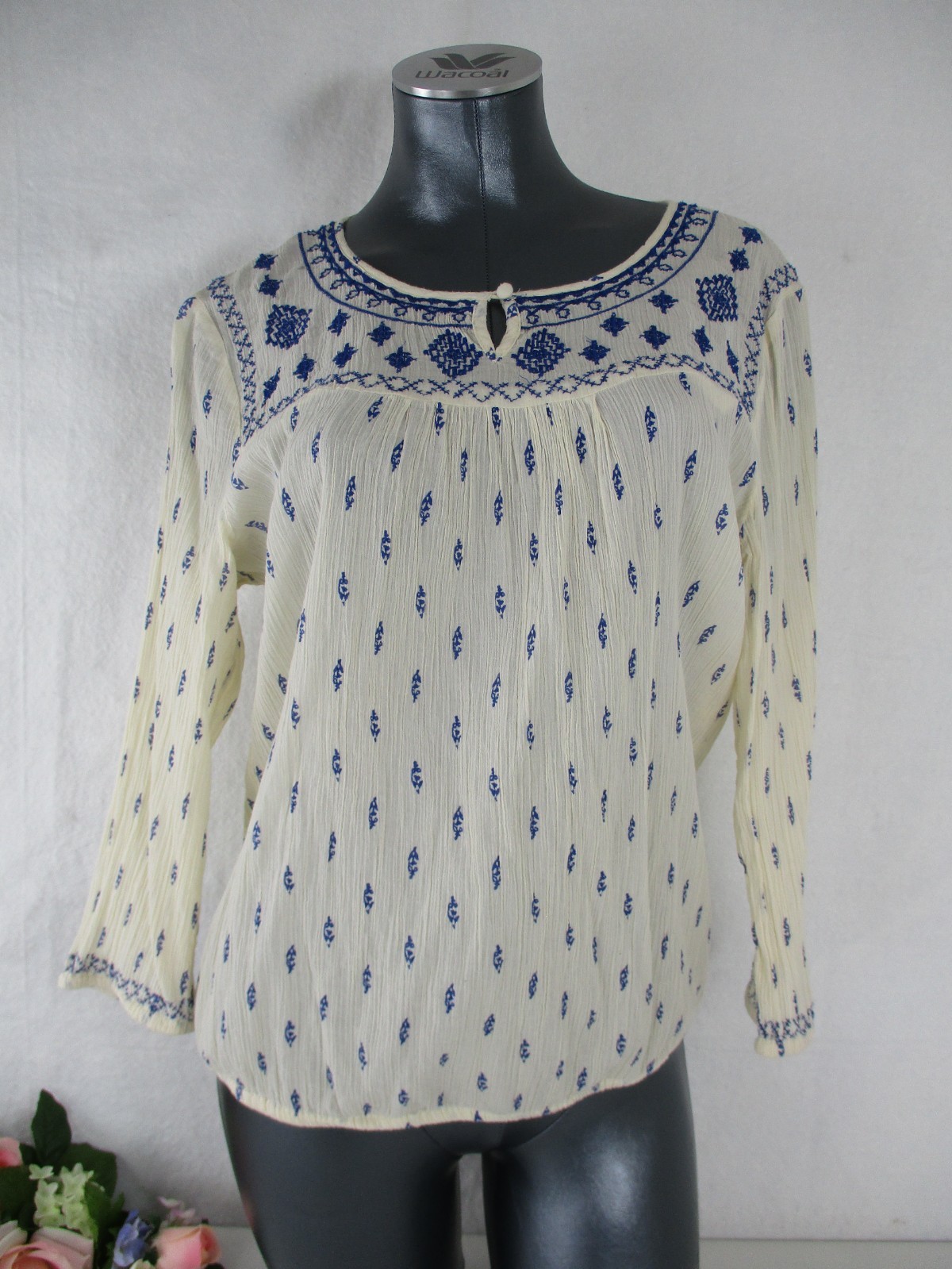 Lucky Brand Gauzy Crinkle Cotton Embroidered Peasant Top sz. M Blue Cream