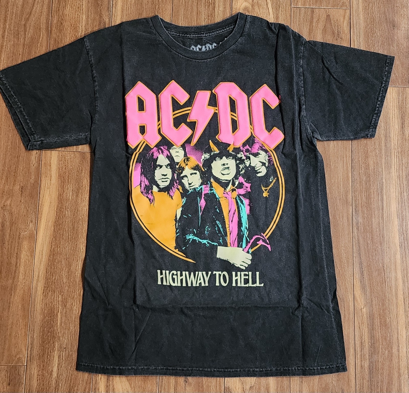 AC/DC T-Shirt Women’s Sz Small Highway to Hell Distressed Rock Music Band Tee