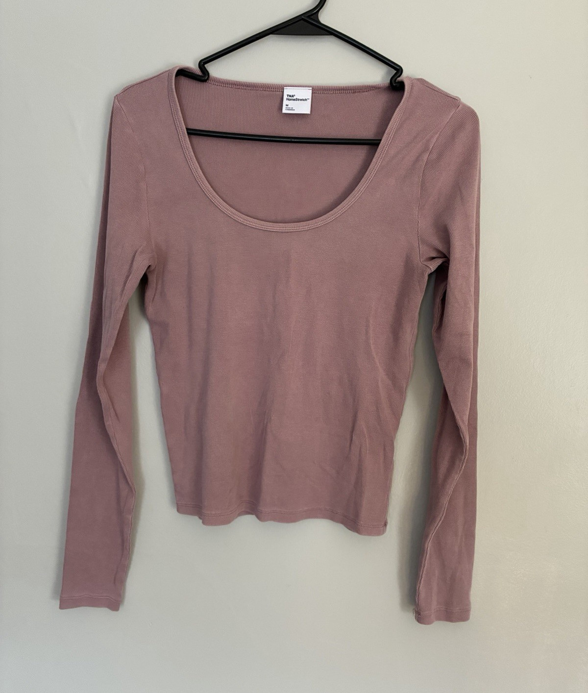 Aritzia TNA Women’s Size M mauve Ribbed Knit Scoop Neck Long Sleeve Stretch Top