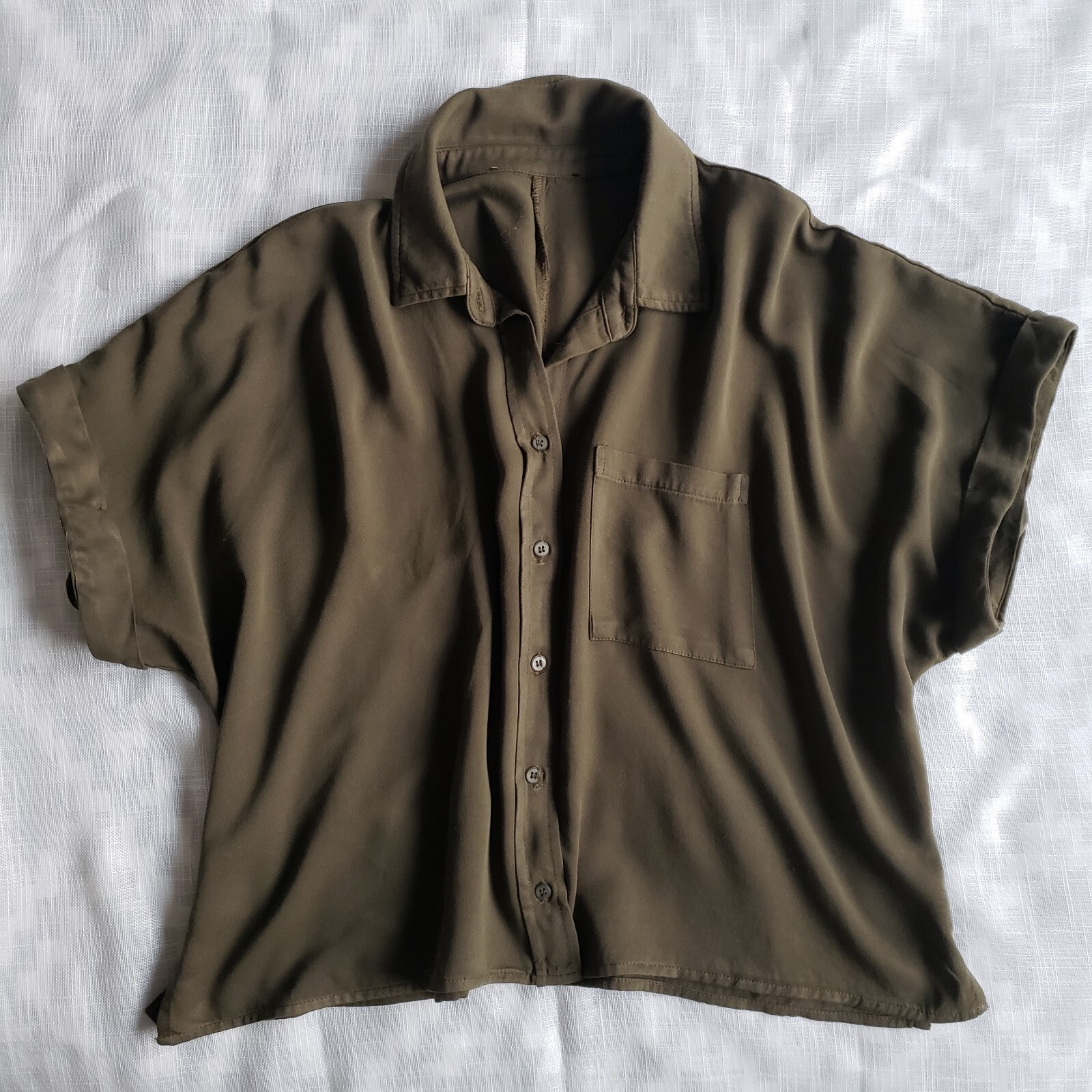 Forever 21 boxy olive green button down collar shirt cuffed sleeves size M L