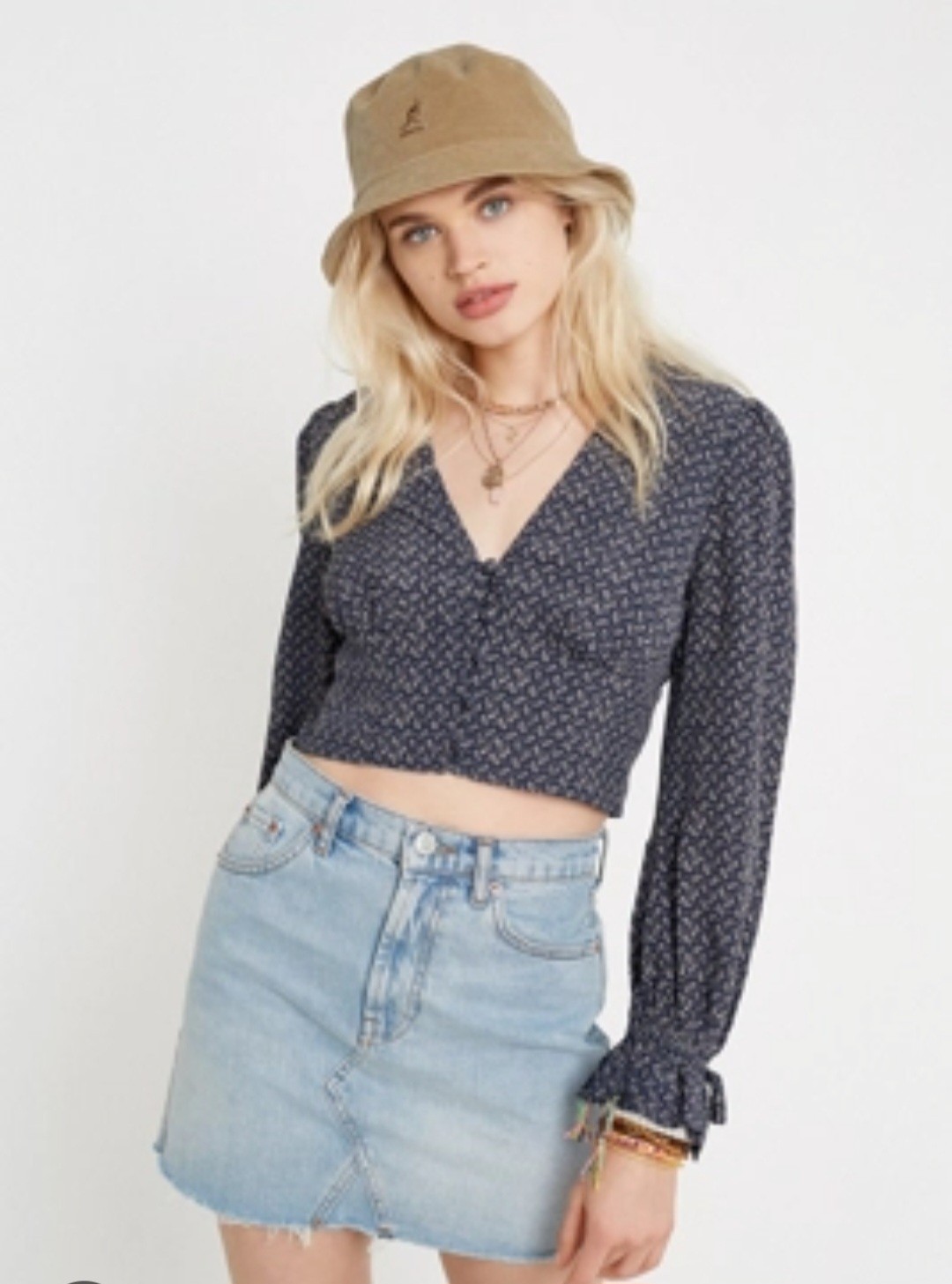 Abercrombie & Fitch Women’s Navy Blue Polka Dot V-Neck Button Detail Blouse Sz S