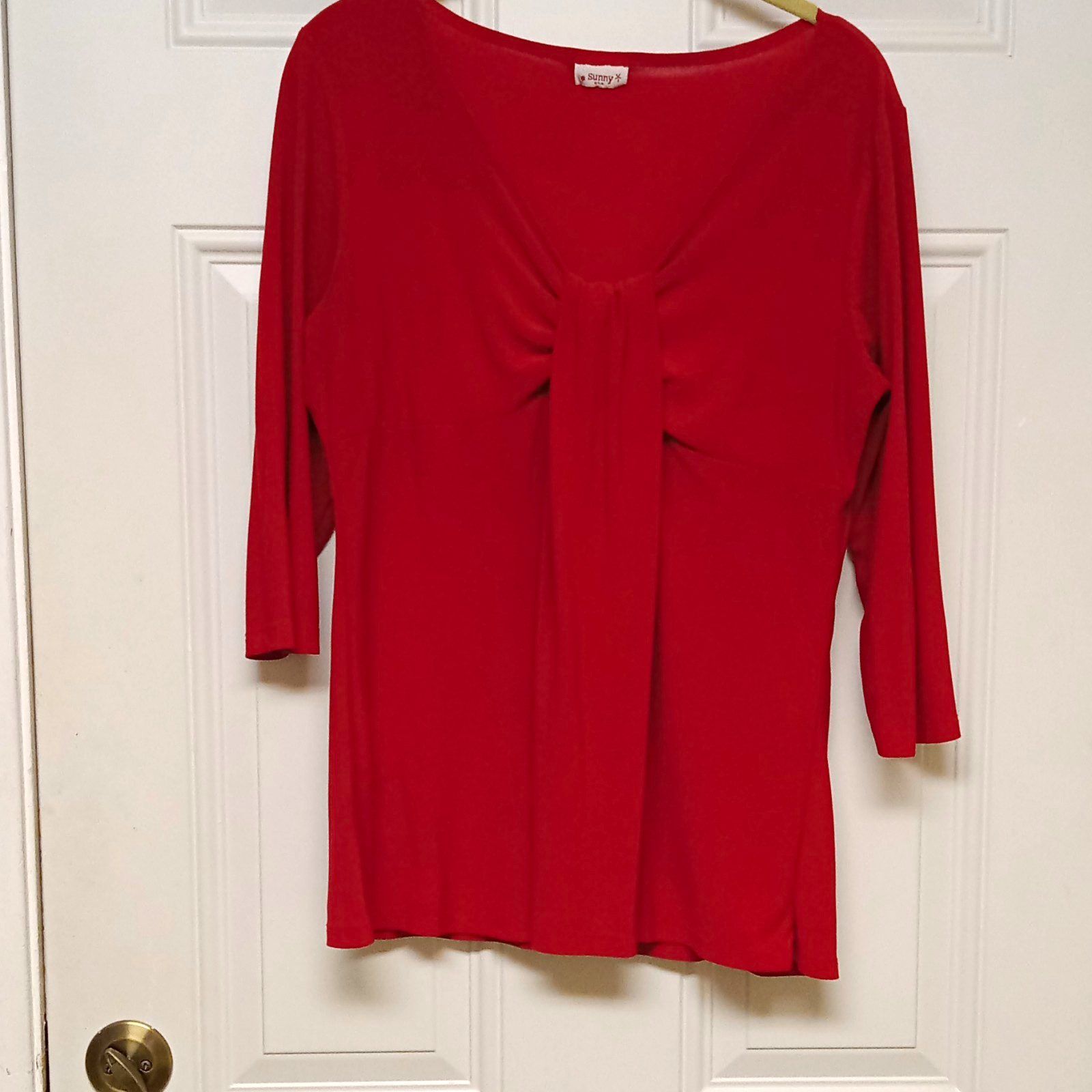 Sunny Women’s M Regular Red Solid Knit V-Neck 3/4 Sleeve Stretch Tunic Blouse