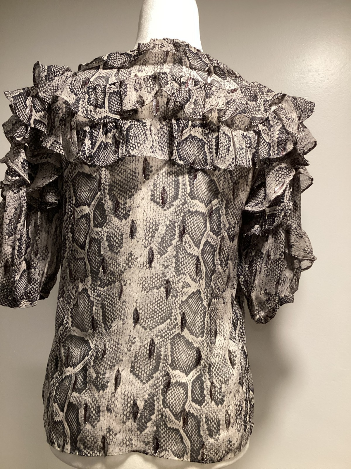 Sheer silk snake print short-sleeved blouse by Rebecca Taylor – Size 2