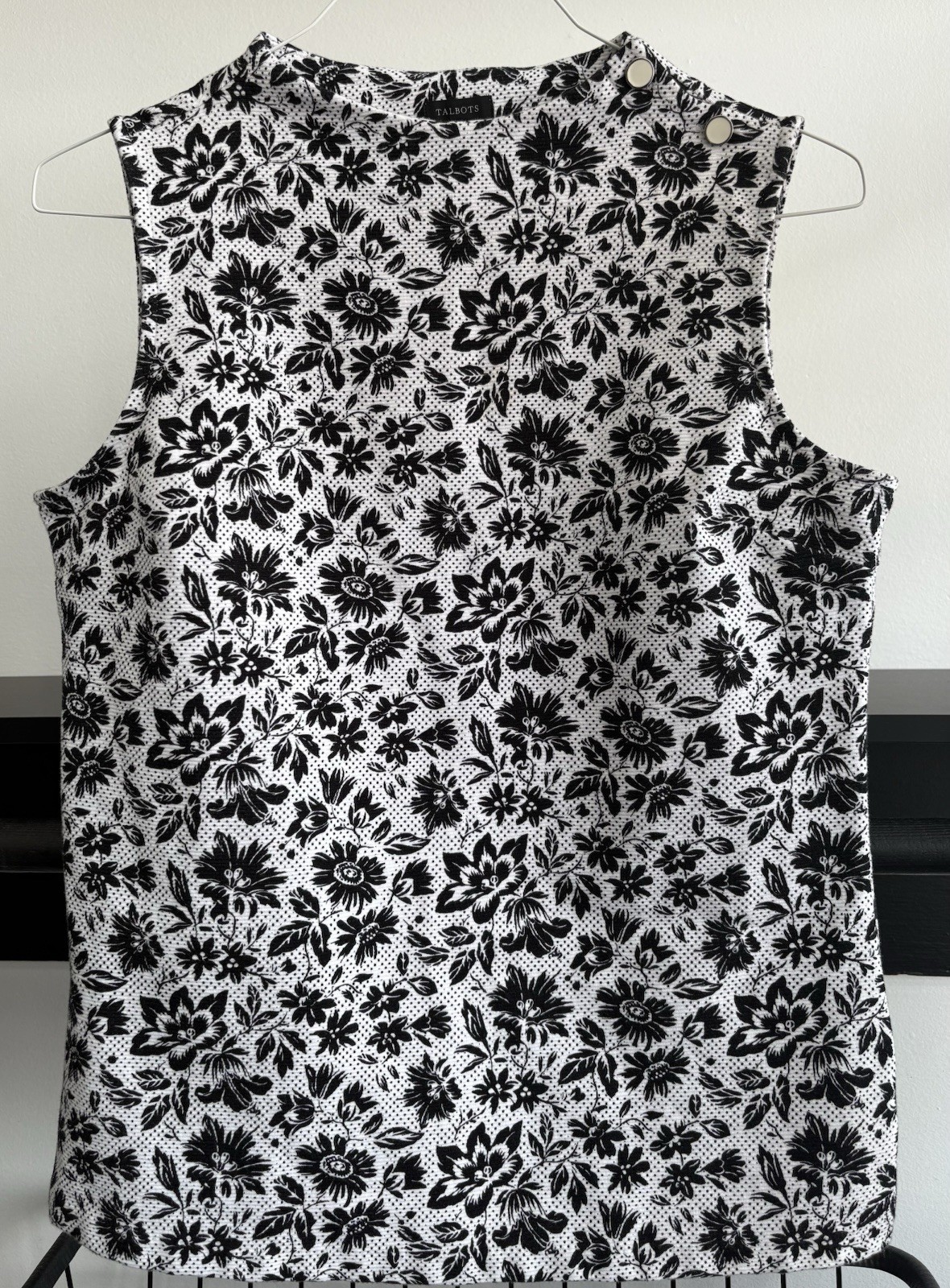 Talbots black & white floral dot print button detail funnel neck top size medium