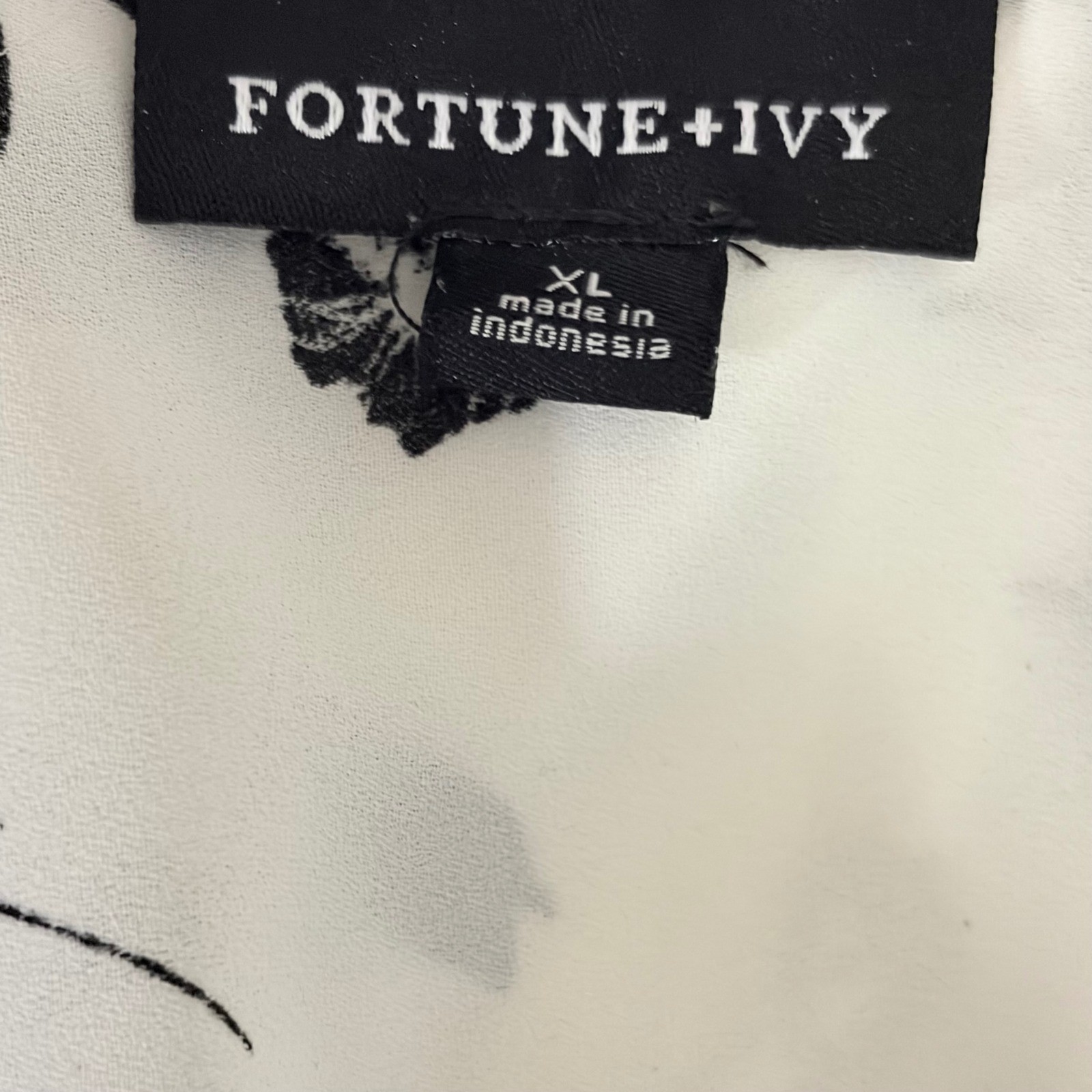 Fortune + Ivy Blouse XL White Black Floral Roll-Tab Sleeve Button Down Workwear