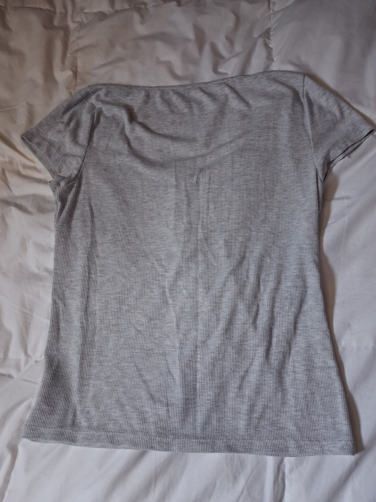 American Eagle Womens Gray V-neck Shirt With Little Bows, Classic Fit, Size LG
