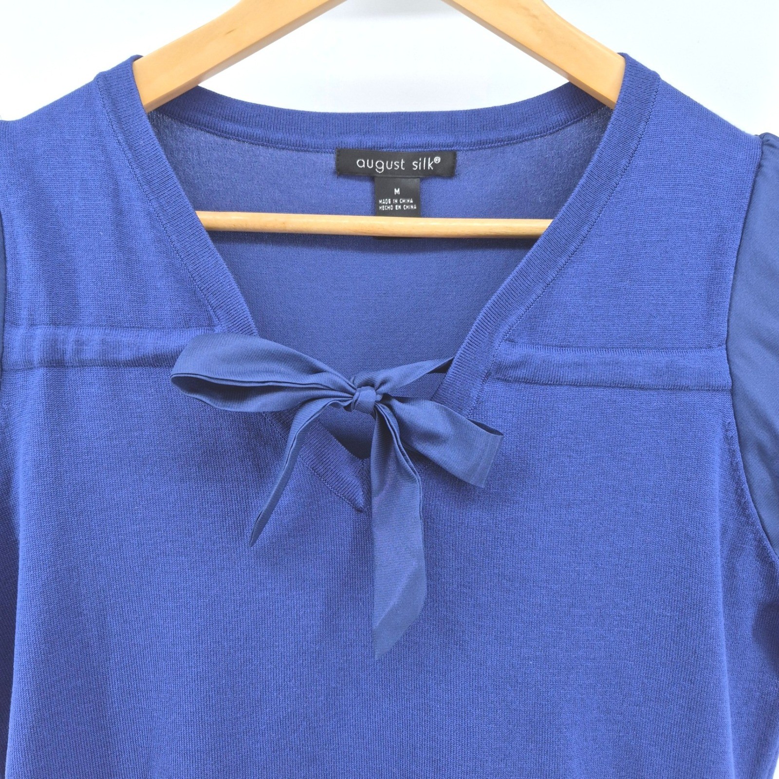 August Silk Women’s Blue V Neck Bow Accent Short Sleeve Knit Top Size M Travel